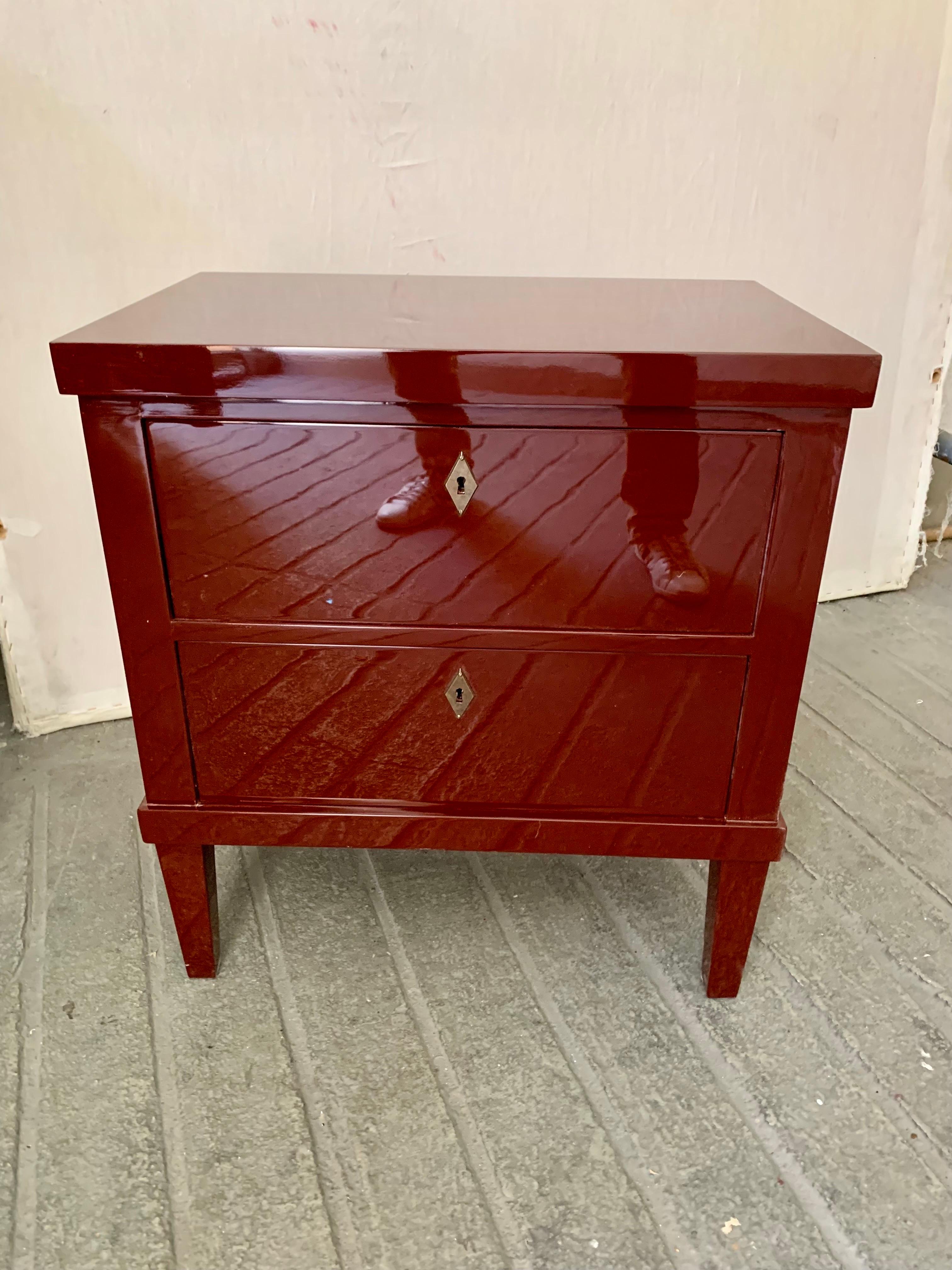 Paire de commodes ou de tables de chevet laquées du 21e Maooron de style Biedermeier en vente 6