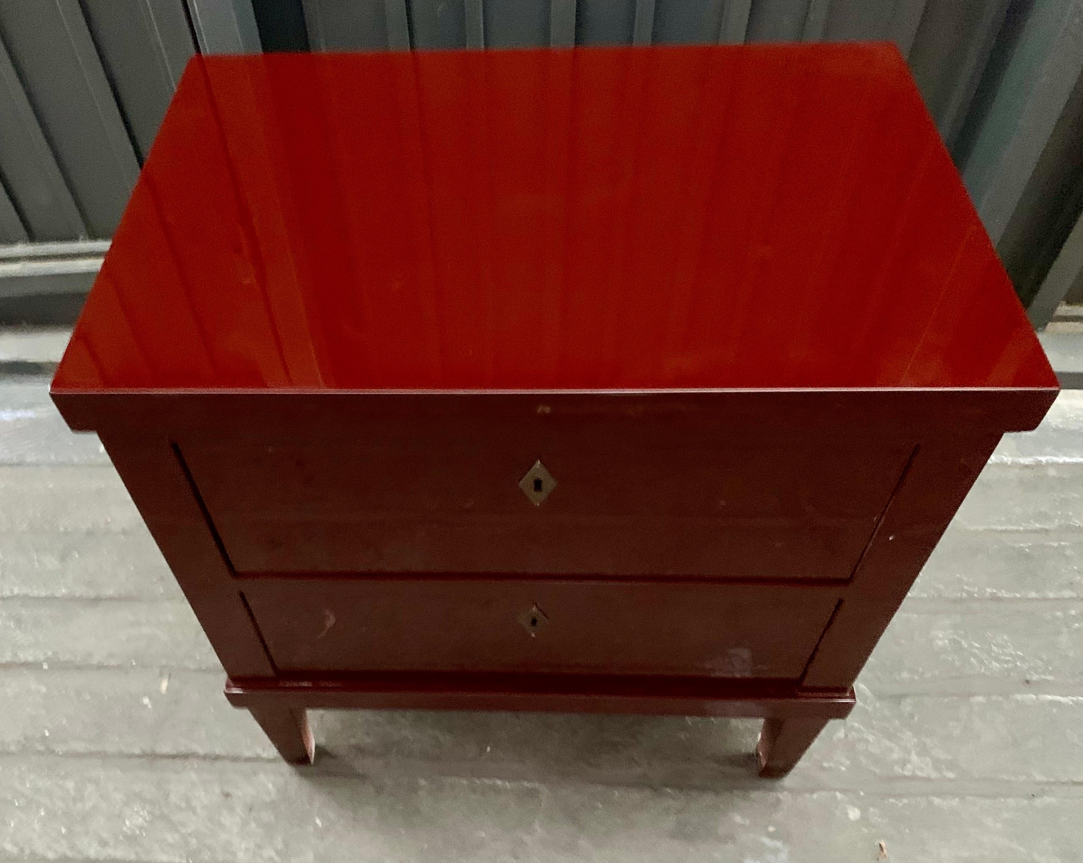 Paire de commodes ou de tables de chevet laquées du 21e Maooron de style Biedermeier en vente 7
