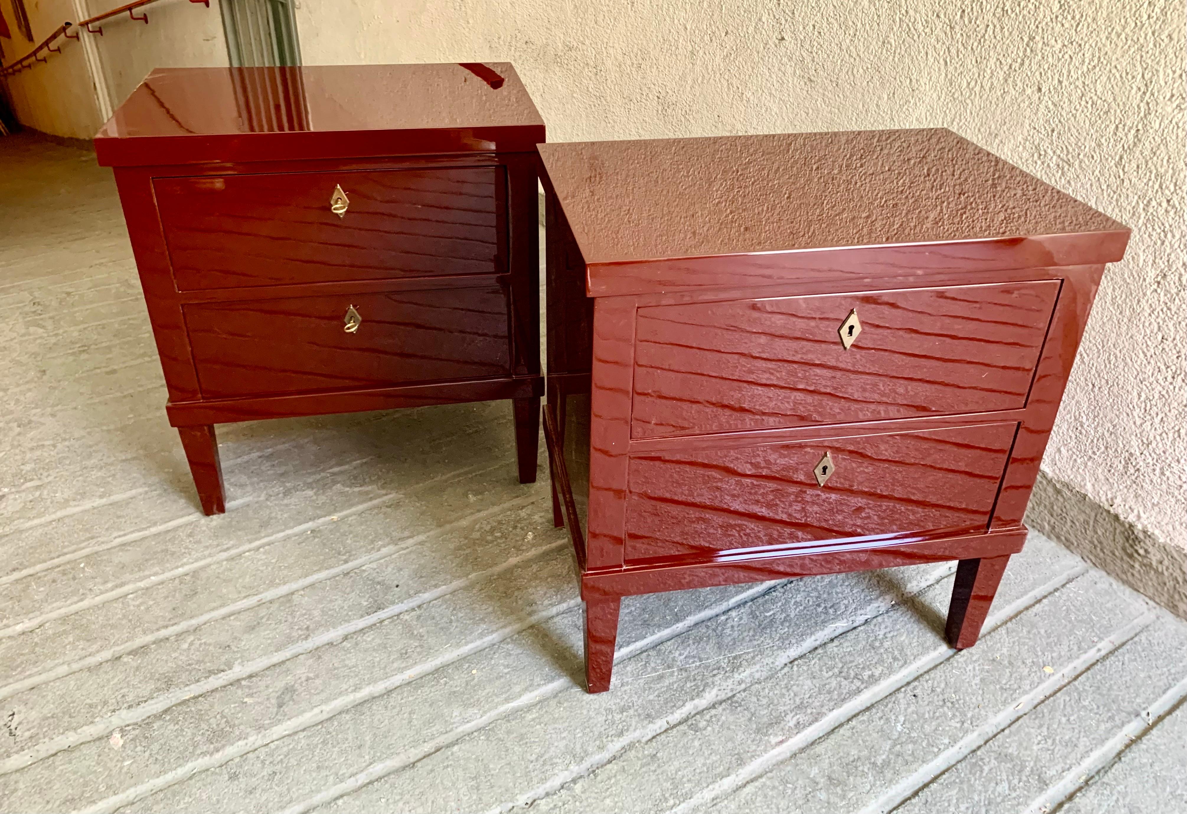 Paire de commodes ou de tables de chevet laquées du 21e Maooron de style Biedermeier en vente 9