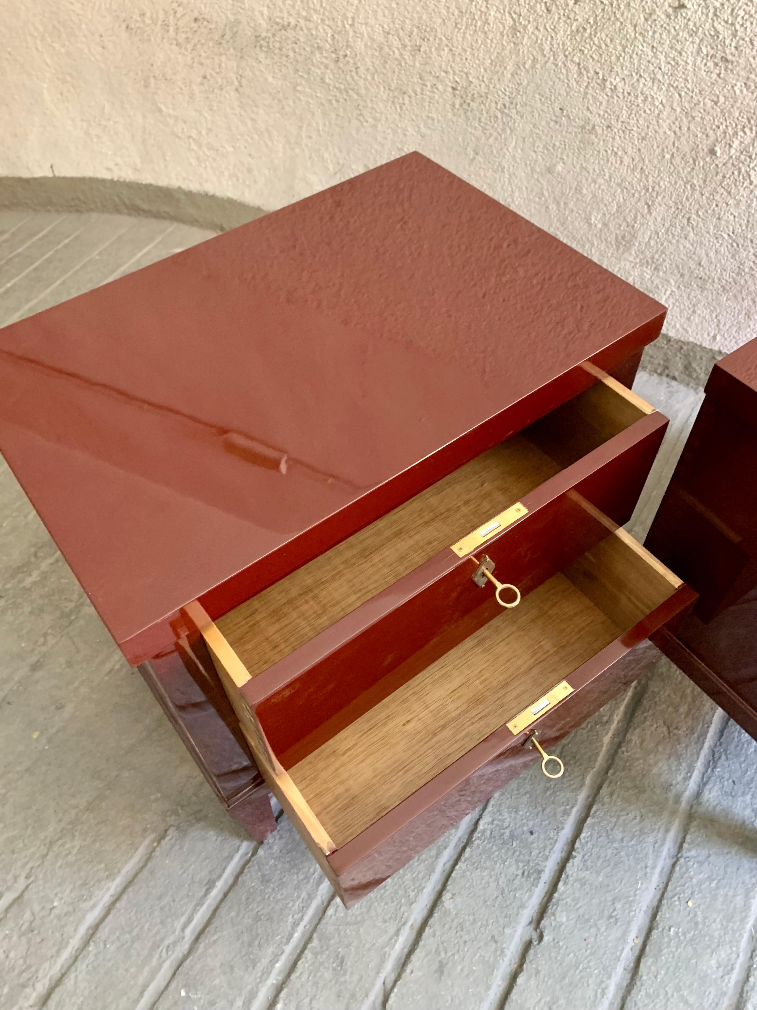 Paire de commodes ou de tables de chevet laquées du 21e Maooron de style Biedermeier en vente 10