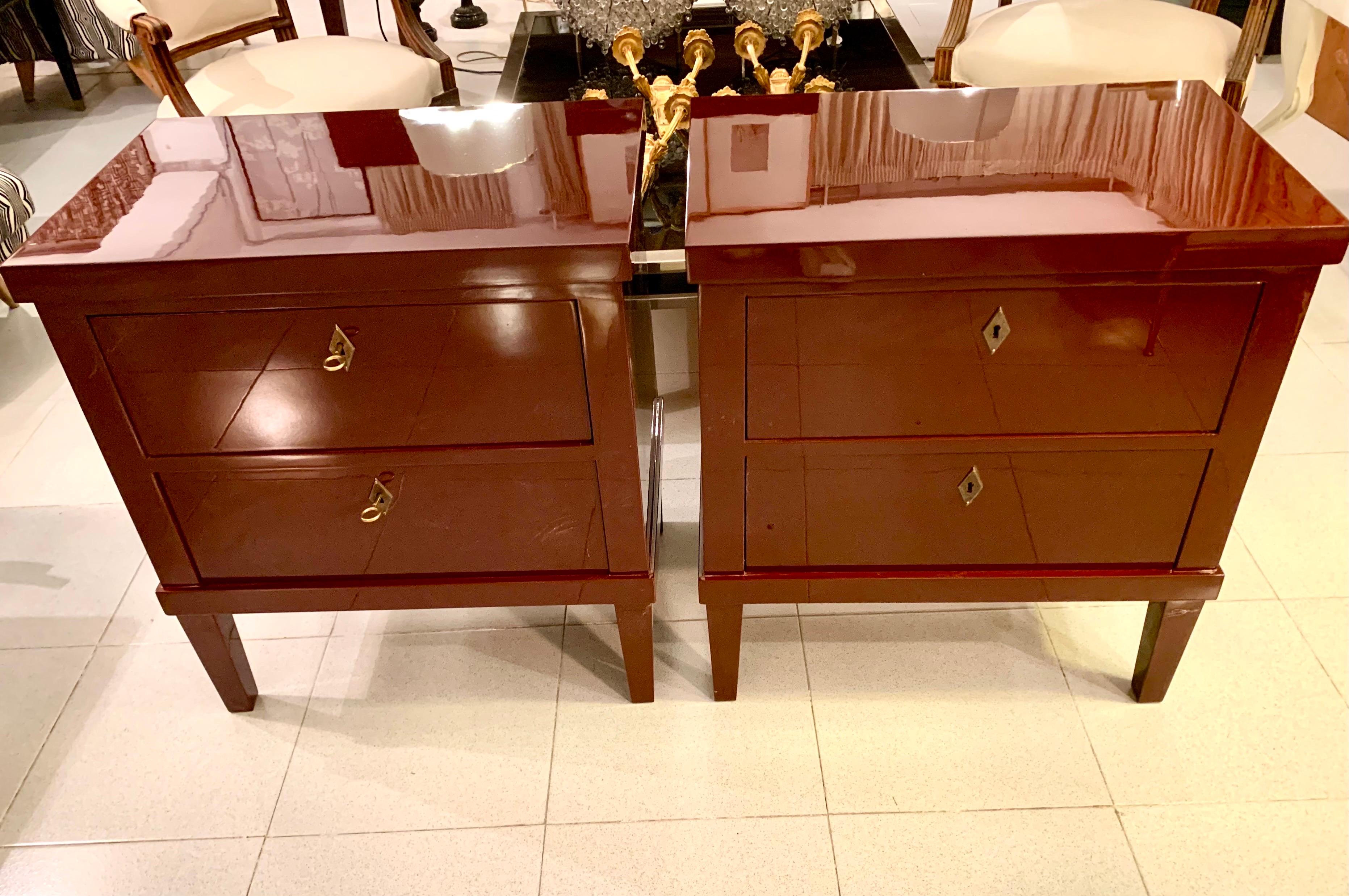 Paire de commodes ou de tables de chevet laquées du 21e Maooron de style Biedermeier Bon état - En vente à Madrid, ES