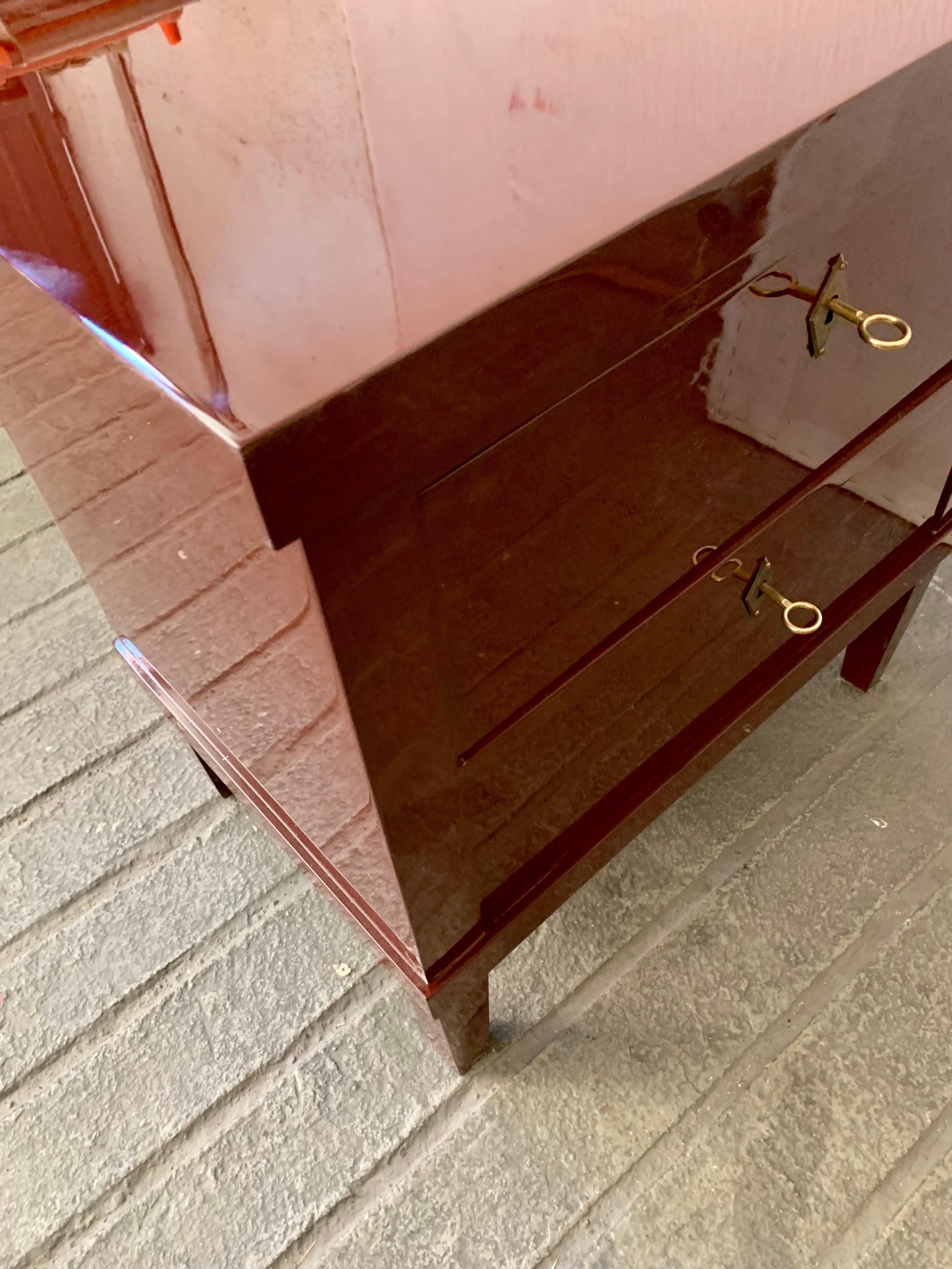 Paire de commodes ou de tables de chevet laquées du 21e Maooron de style Biedermeier en vente 2