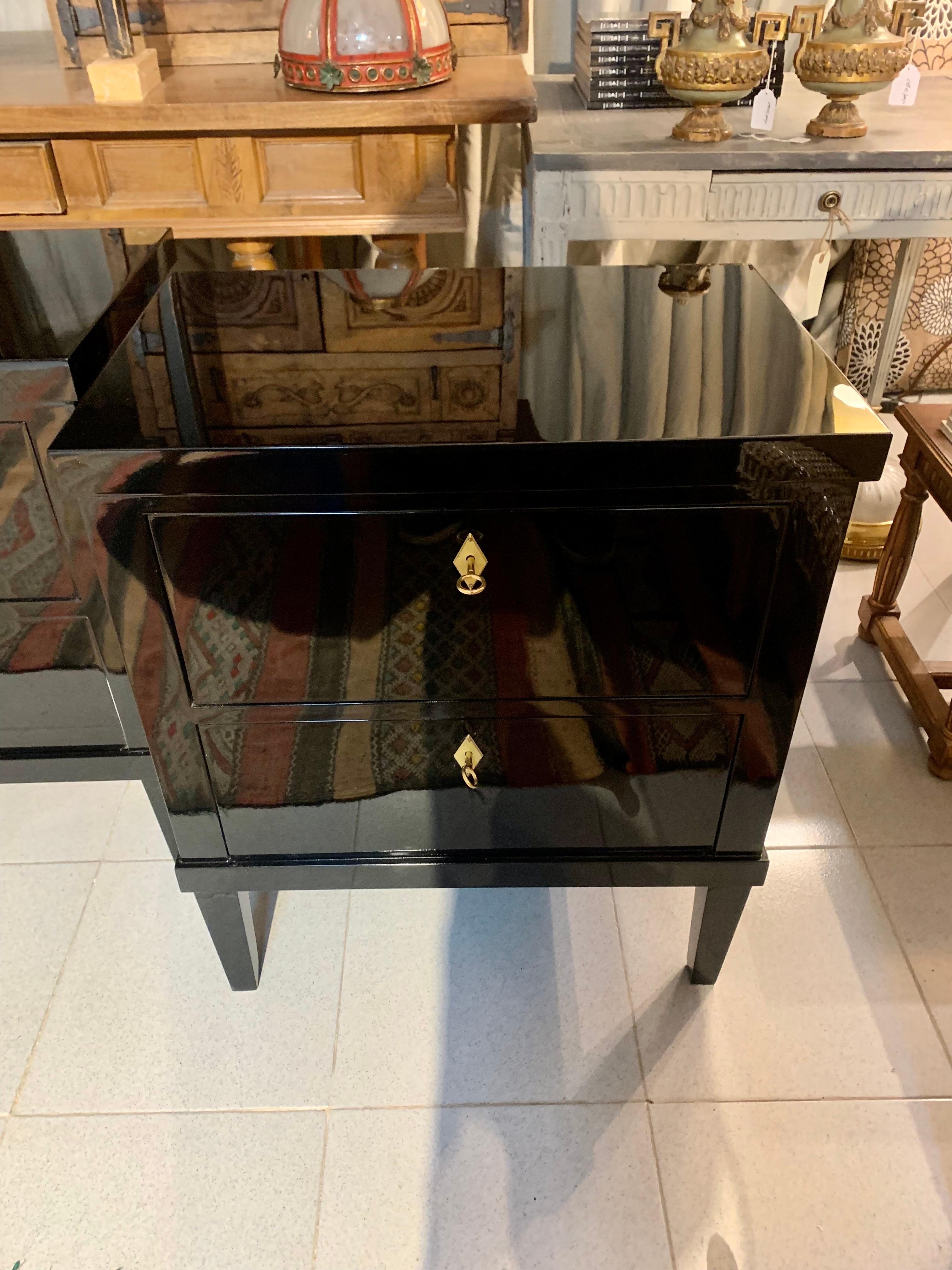 Coppia di 21° piccoli commodes o comodini laccati neri in stile Biedermeier in vendita 13