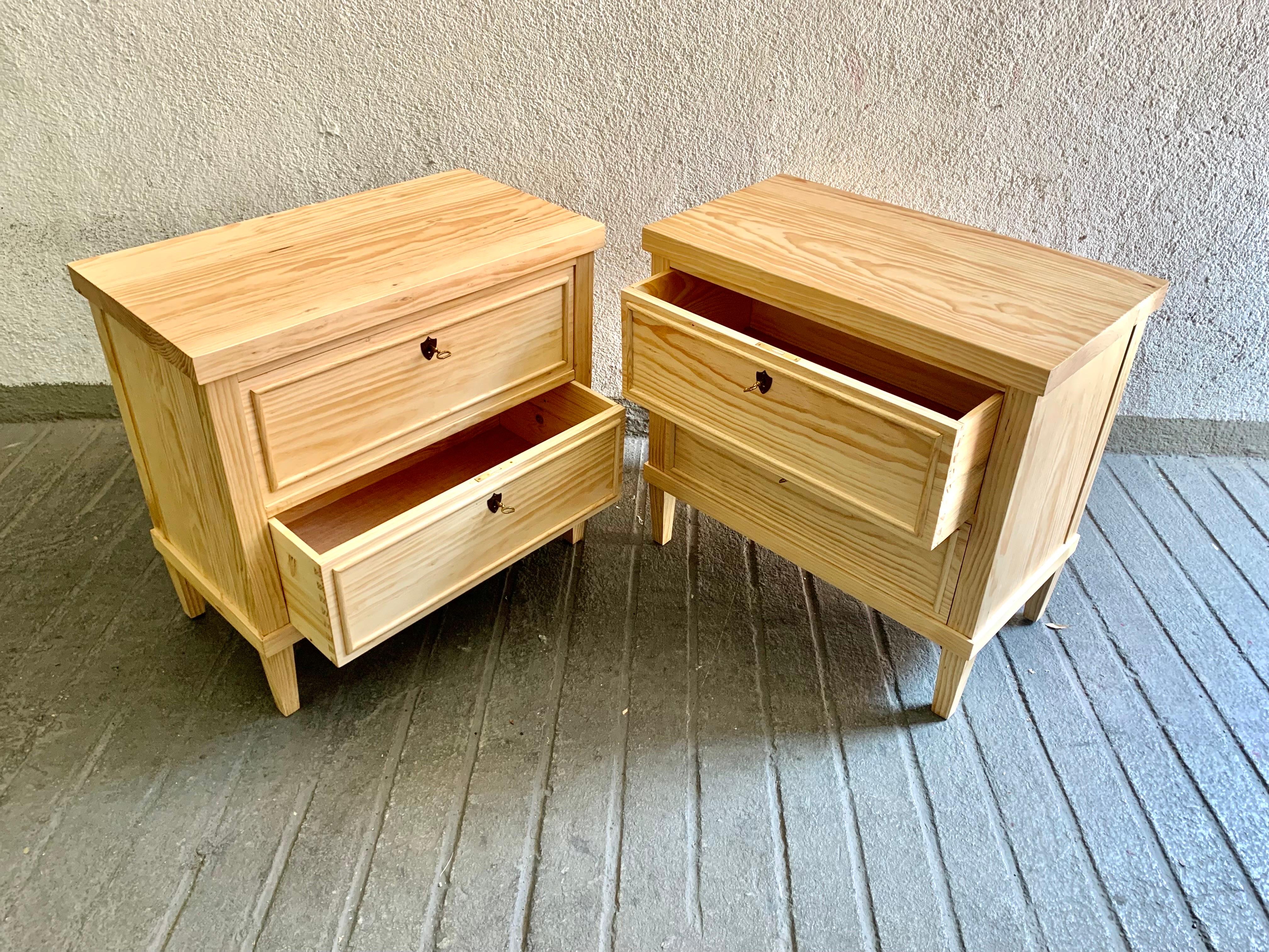 Pair of 21th Century Biedermaier Style Pine Wood Commodes or Night Tables In Excellent Condition For Sale In Madrid, ES