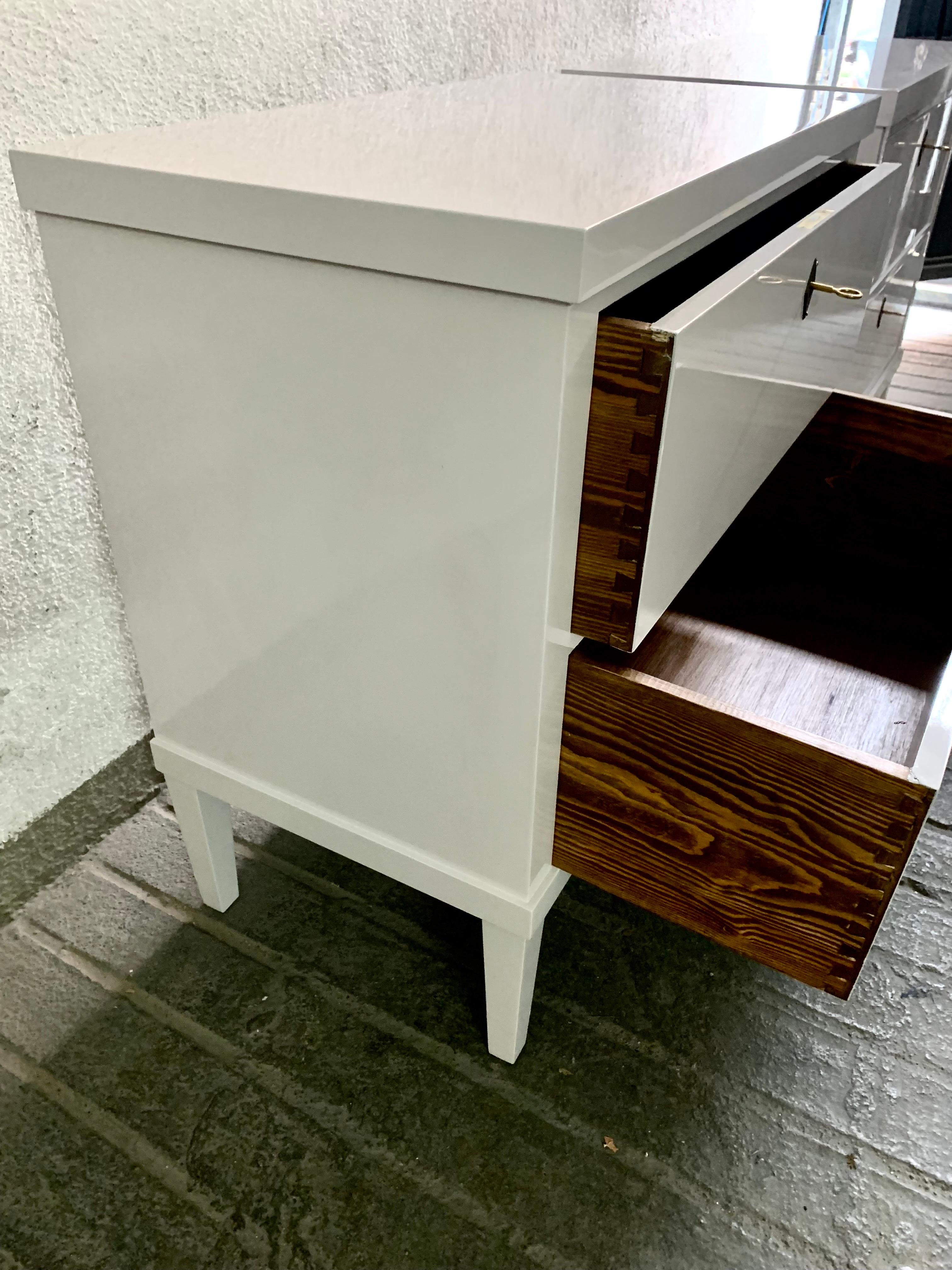 Contemporary Pair of  21th Gray-White Lacquered Commodes or Bedside Tables Biedermeier Style For Sale