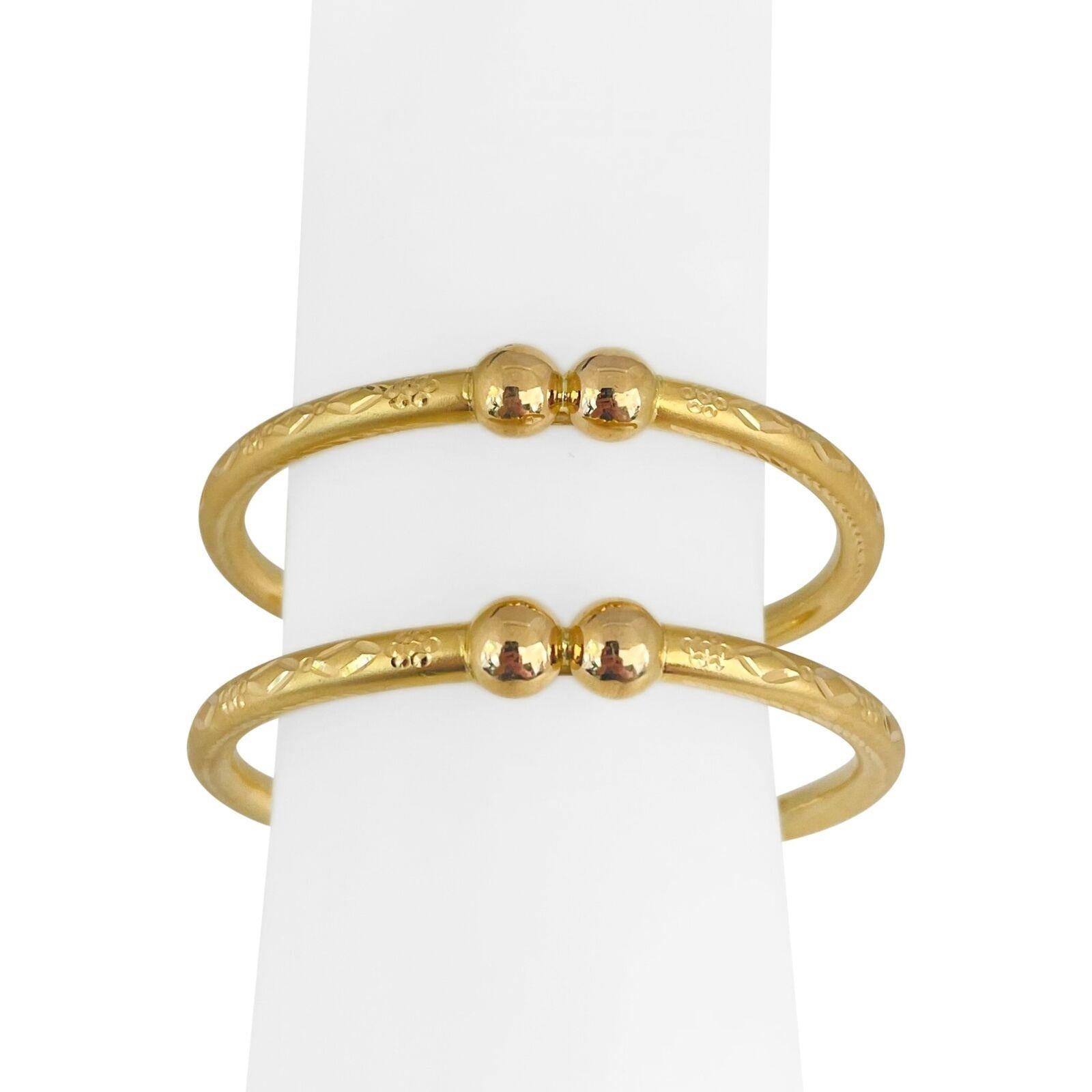 Women's or Men's Pair of 22 Karat Yellow Gold Diamond Cut Floral Fancy Bangle Bracelets 