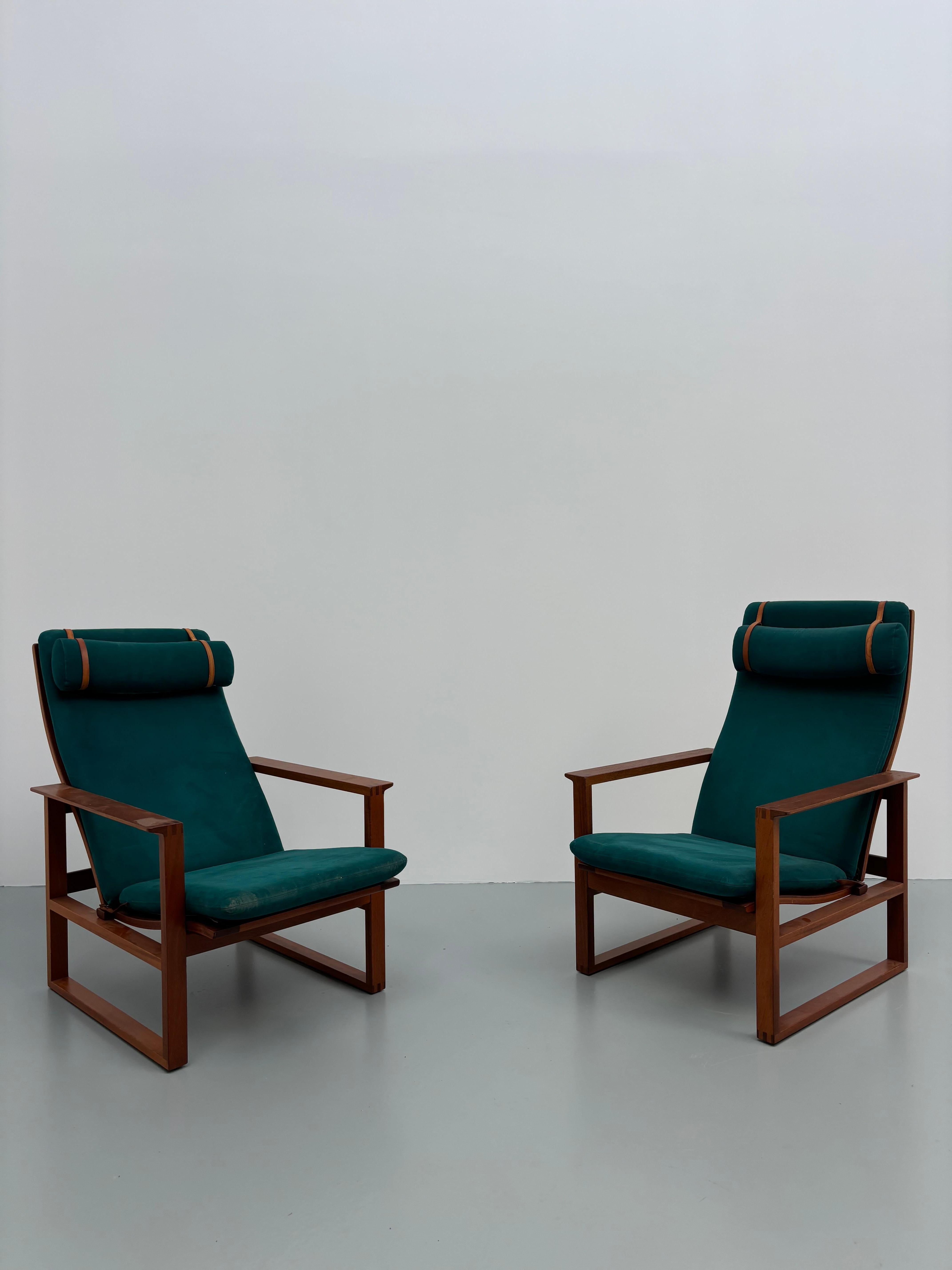 Pair of 2254 armchairs by Børge Mogensen For Sale 3