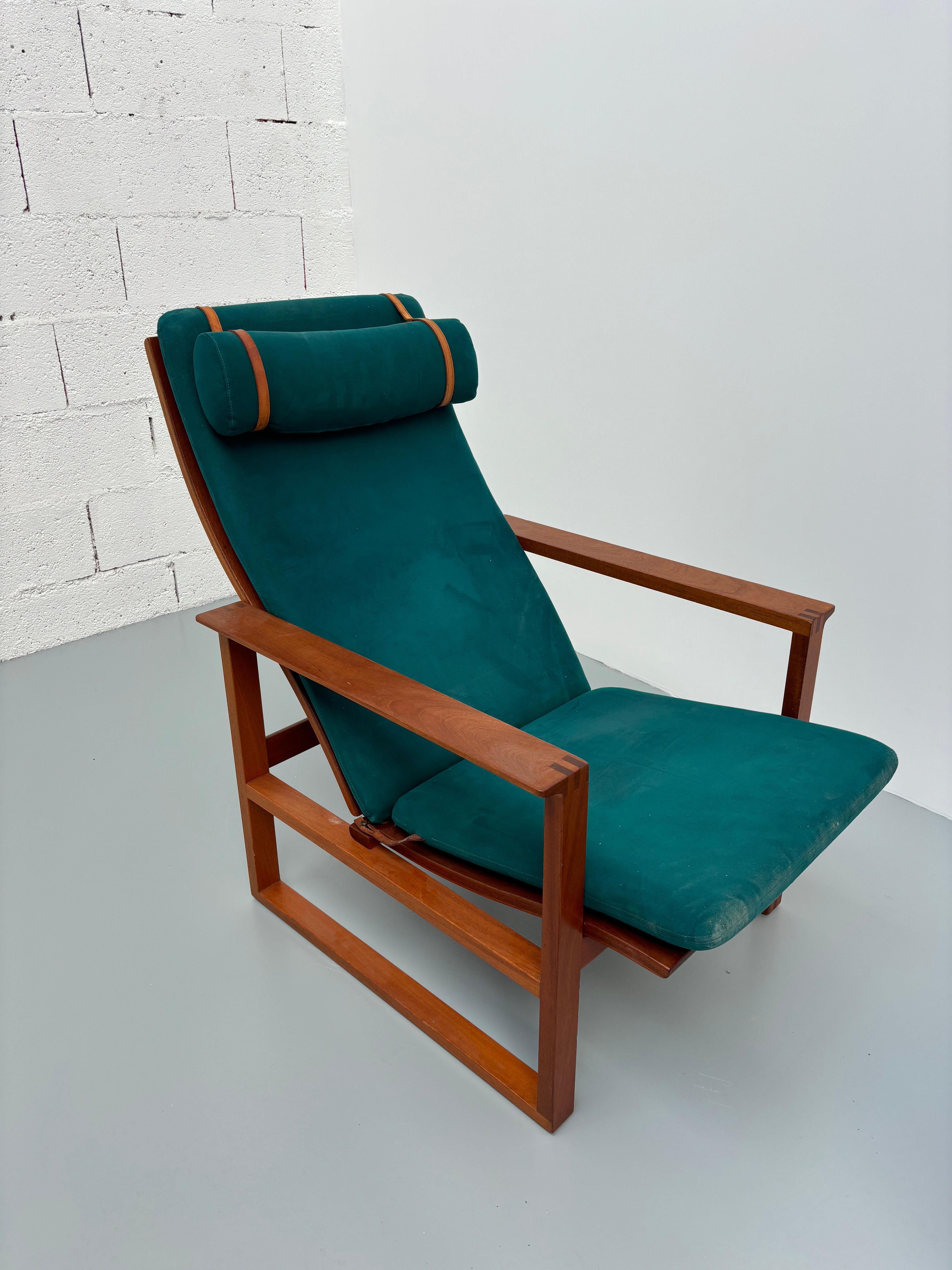 Pair of 2254 armchairs by Børge Mogensen For Sale 11