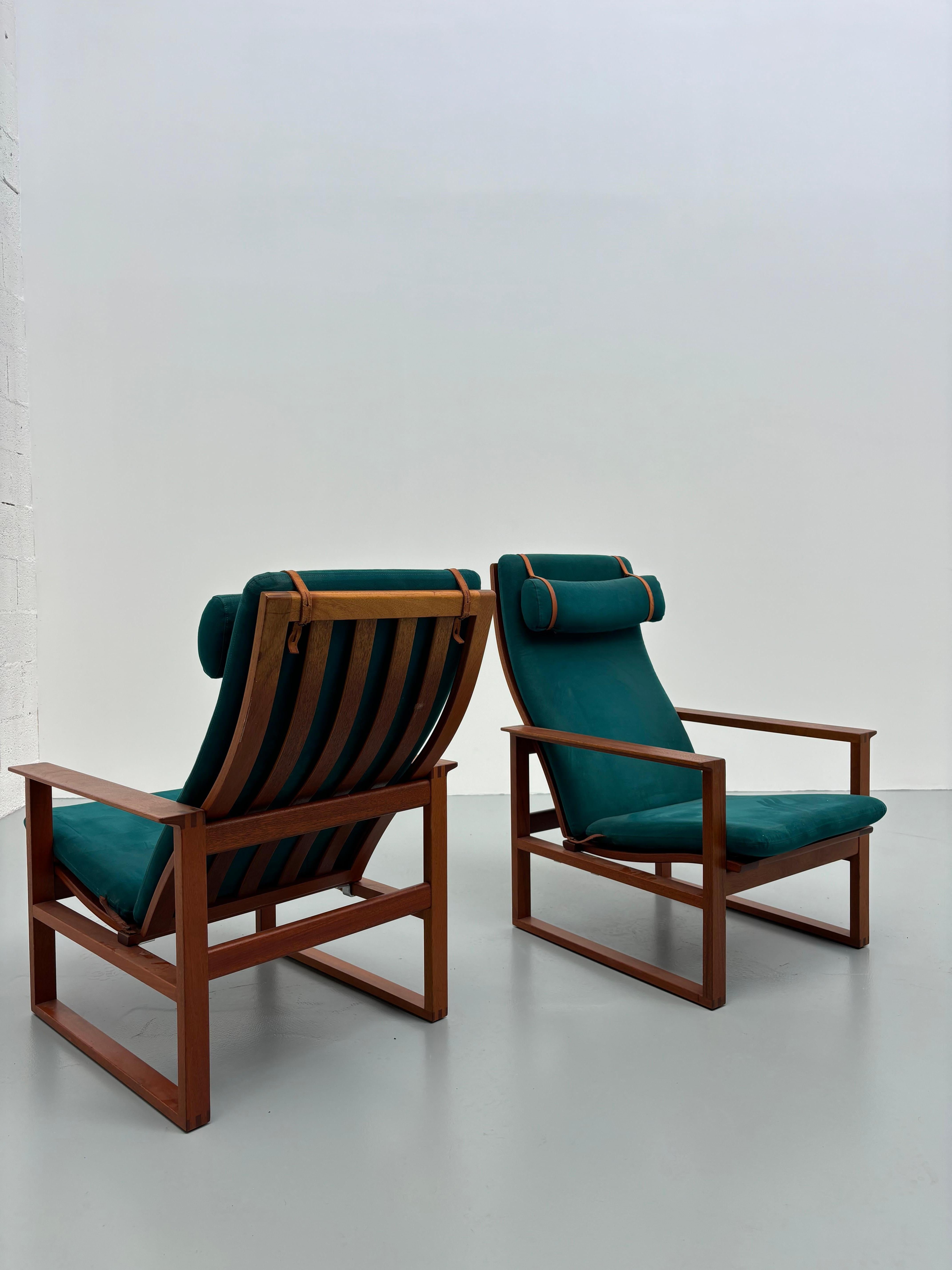 Danish Pair of 2254 armchairs by Børge Mogensen For Sale