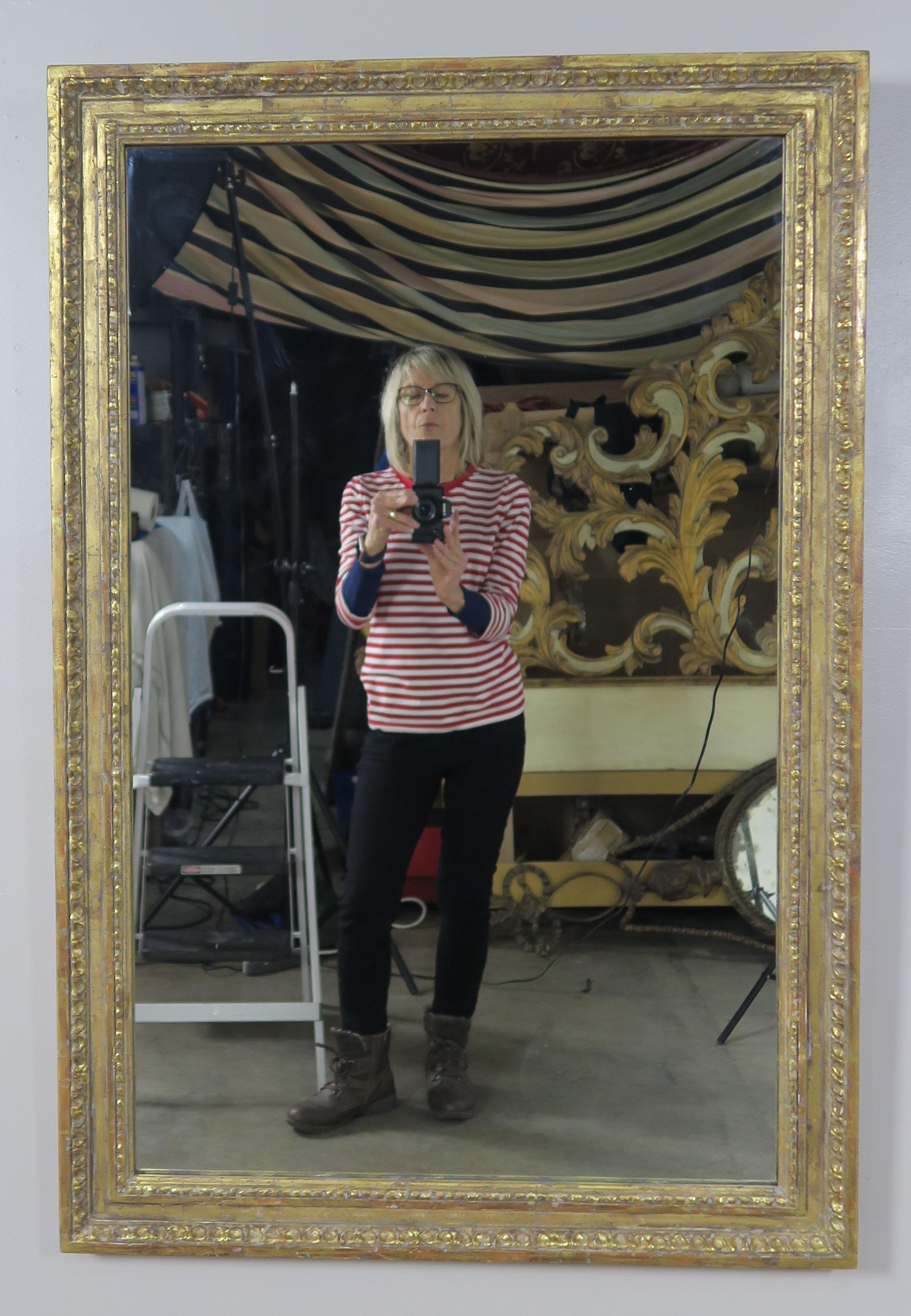 Paar geschnitzte Spiegel aus 22 Karat Blattgold von Melissa Levinson im Angebot 3