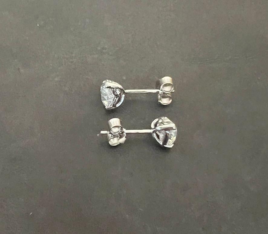 PAIR OF 2.41CT GIA DIAMOND CERTIFICATED & STAMPED HEART SHAPED STUD EARRiNGS For Sale 11