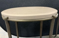 Coppia di tavoli alti 27" in bronzo e pietra calcarea dell'Indiana di Tom Corbin.