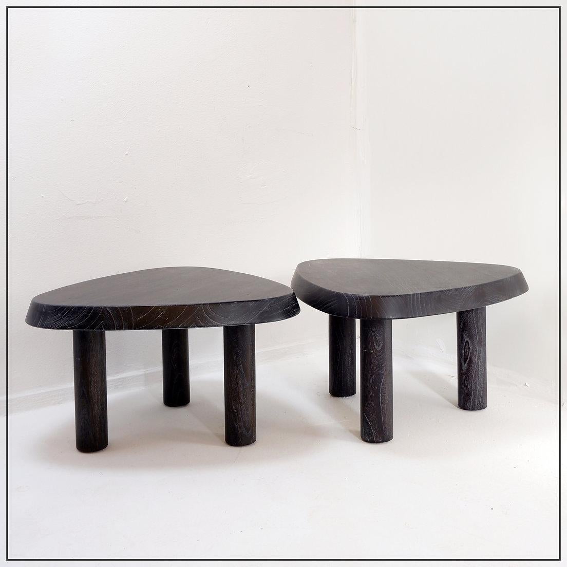 Mid-Century moderno Pair of 3-legged side tables - in the style of Pierre Chapo in vendita