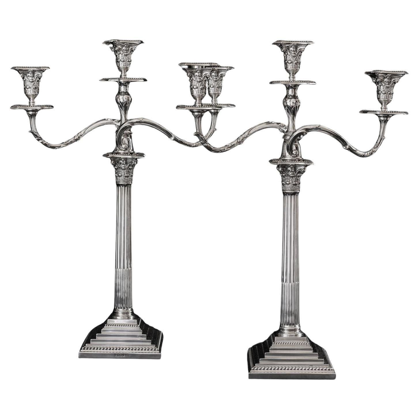 Paire de candélabres en argent à 3 lumières de style néoclassique édouardien