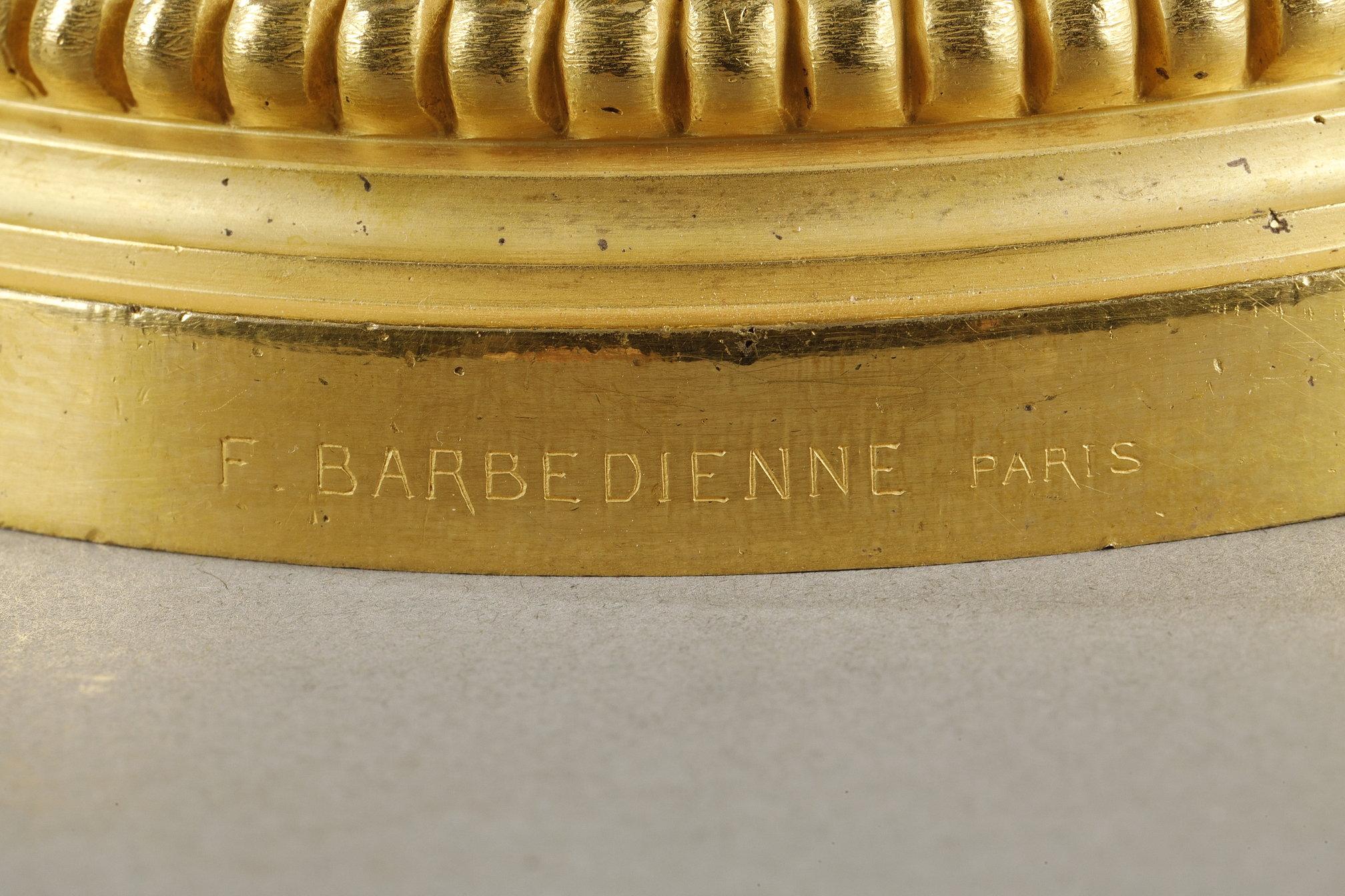 Paire de torches à 3 têtes en bronze ciselé et doré, signées Barbedienne en vente 10