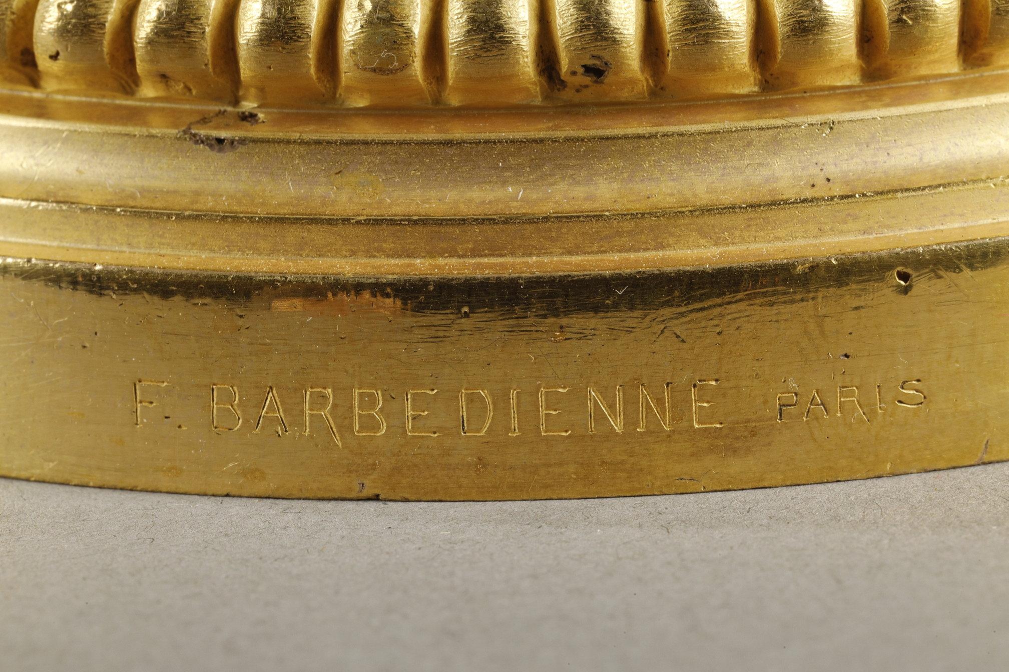 Paire de torches à 3 têtes en bronze ciselé et doré, signées Barbedienne en vente 11