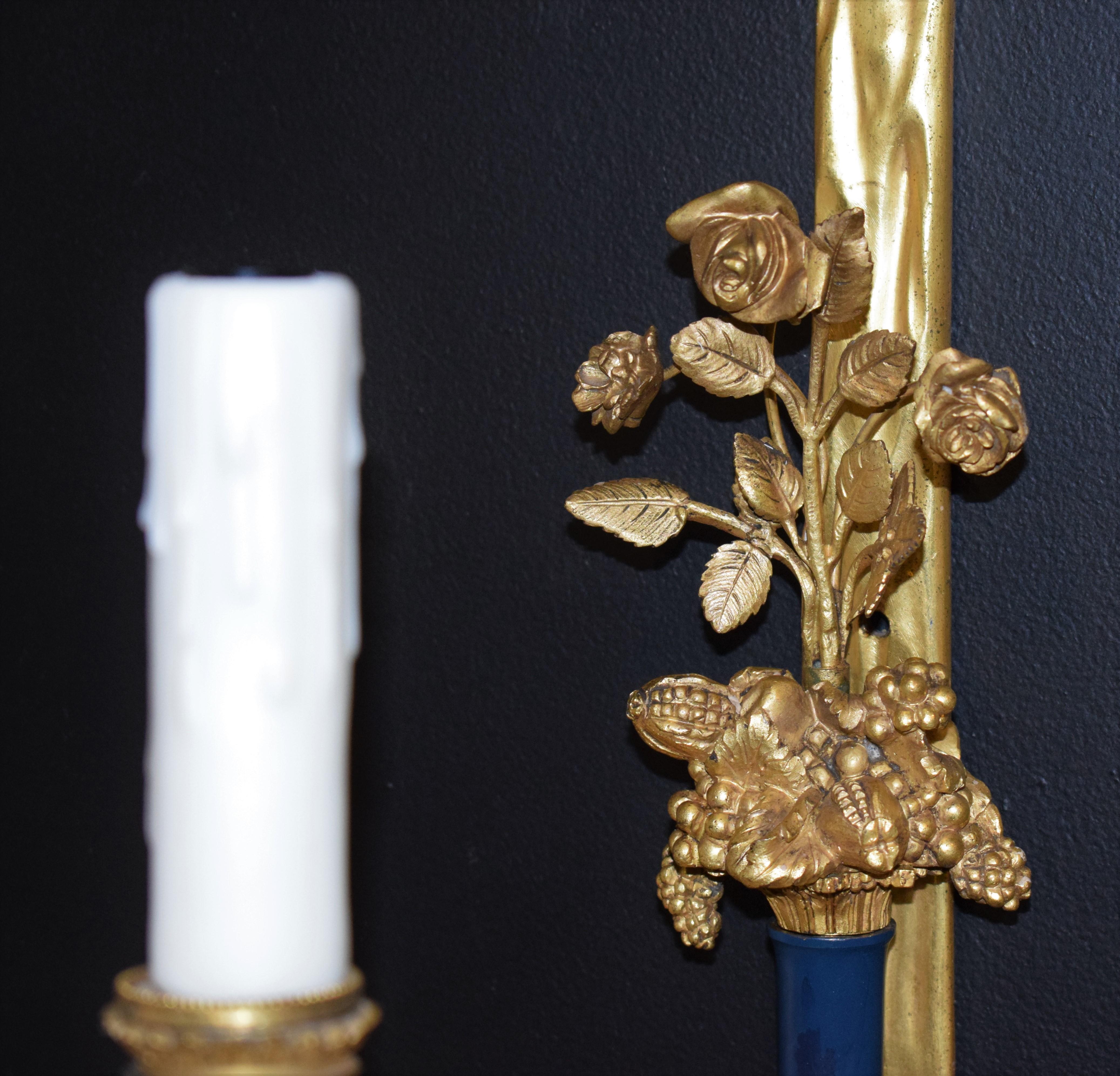 Pareja de Apliques de 3 Luces Estilo Luis XVI principios del siglo XX en venta
