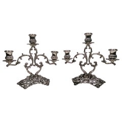 Pareja de candelabros italianos de 3 luces de plata maciza de estilo barroco