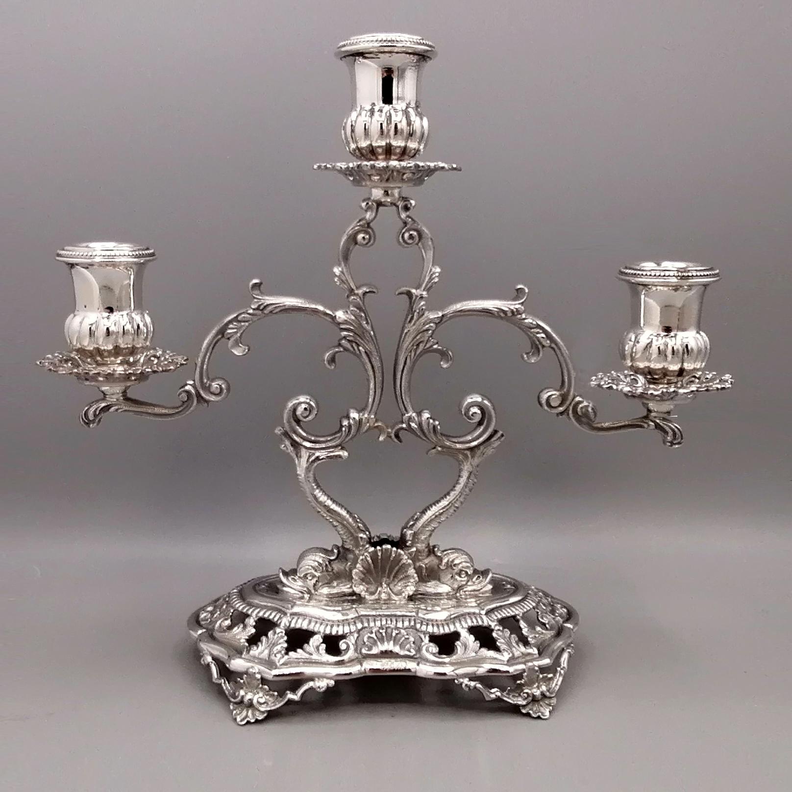 Paar 3-flammige italienische Kandelaber aus massivem Silber im Barockstil im Zustand „Neu“ im Angebot in VALENZA, IT