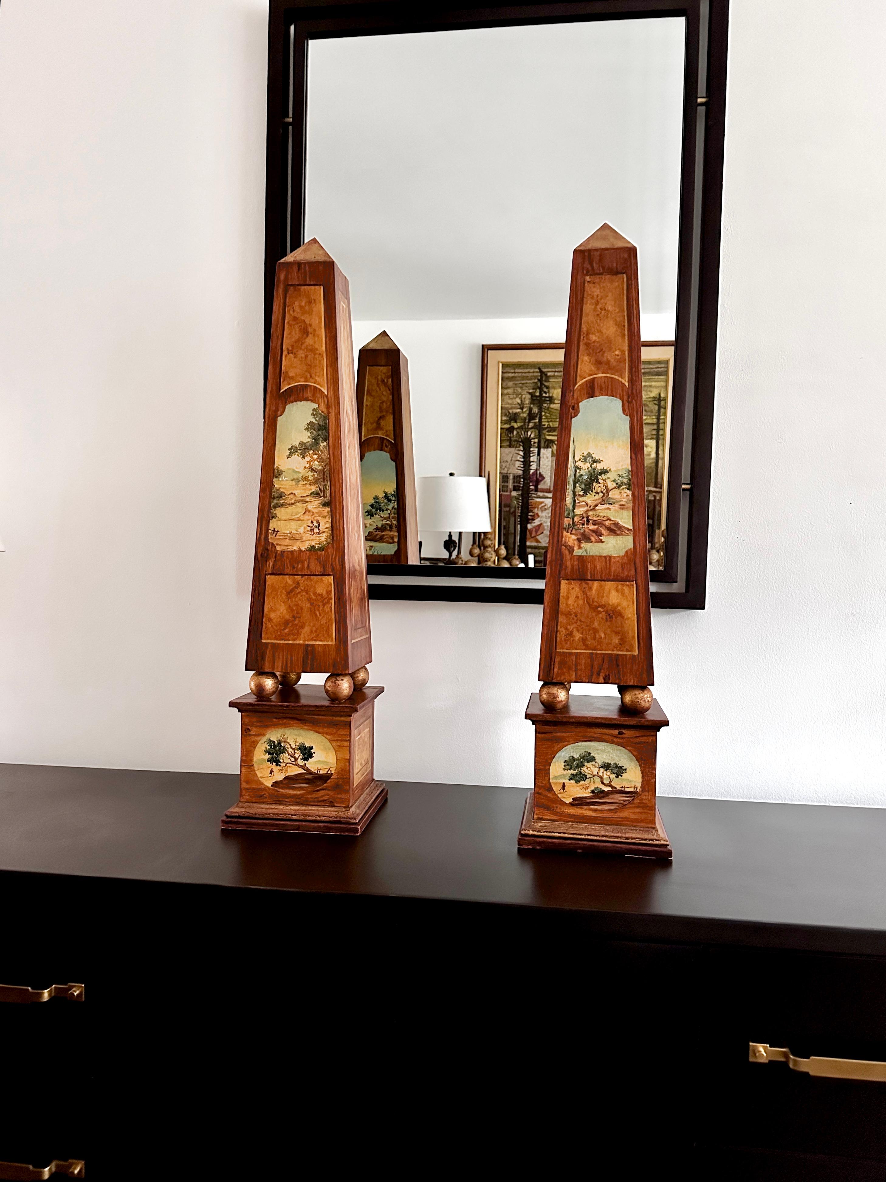 Coppia di obelischi in legno finto Boi e dorato alti 31 pollici, realizzati in Francia in vendita 5