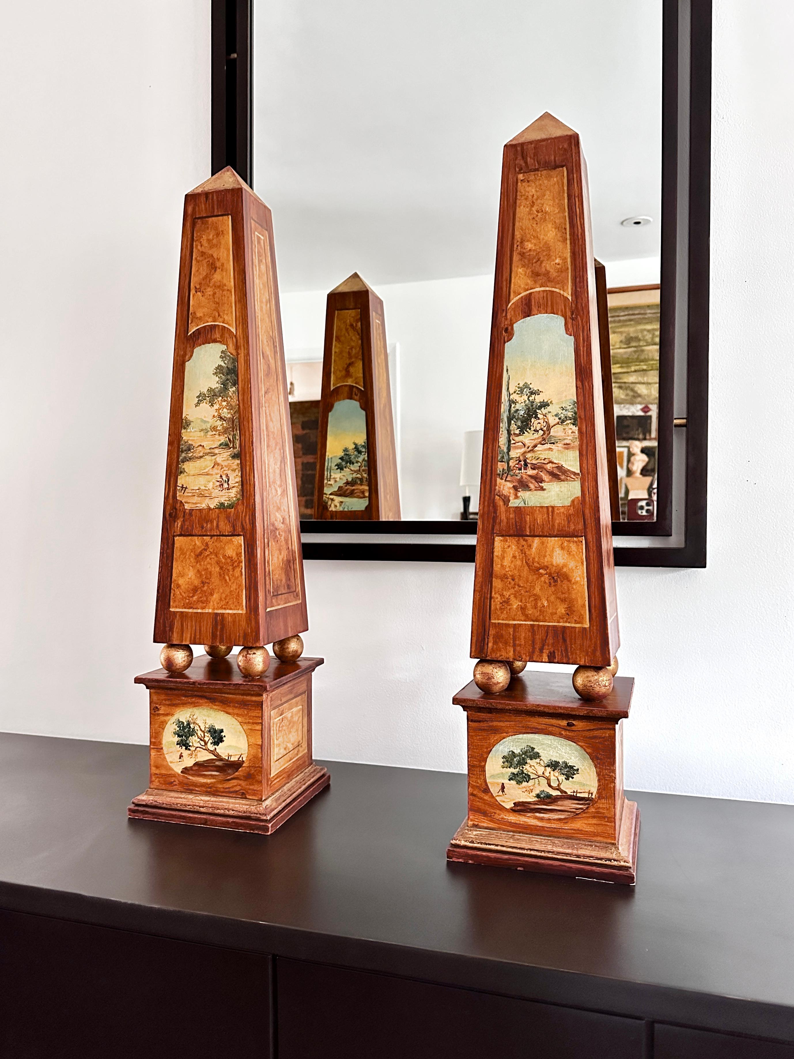 Coppia di obelischi in legno finto Boi e dorato alti 31 pollici, realizzati in Francia in vendita 6