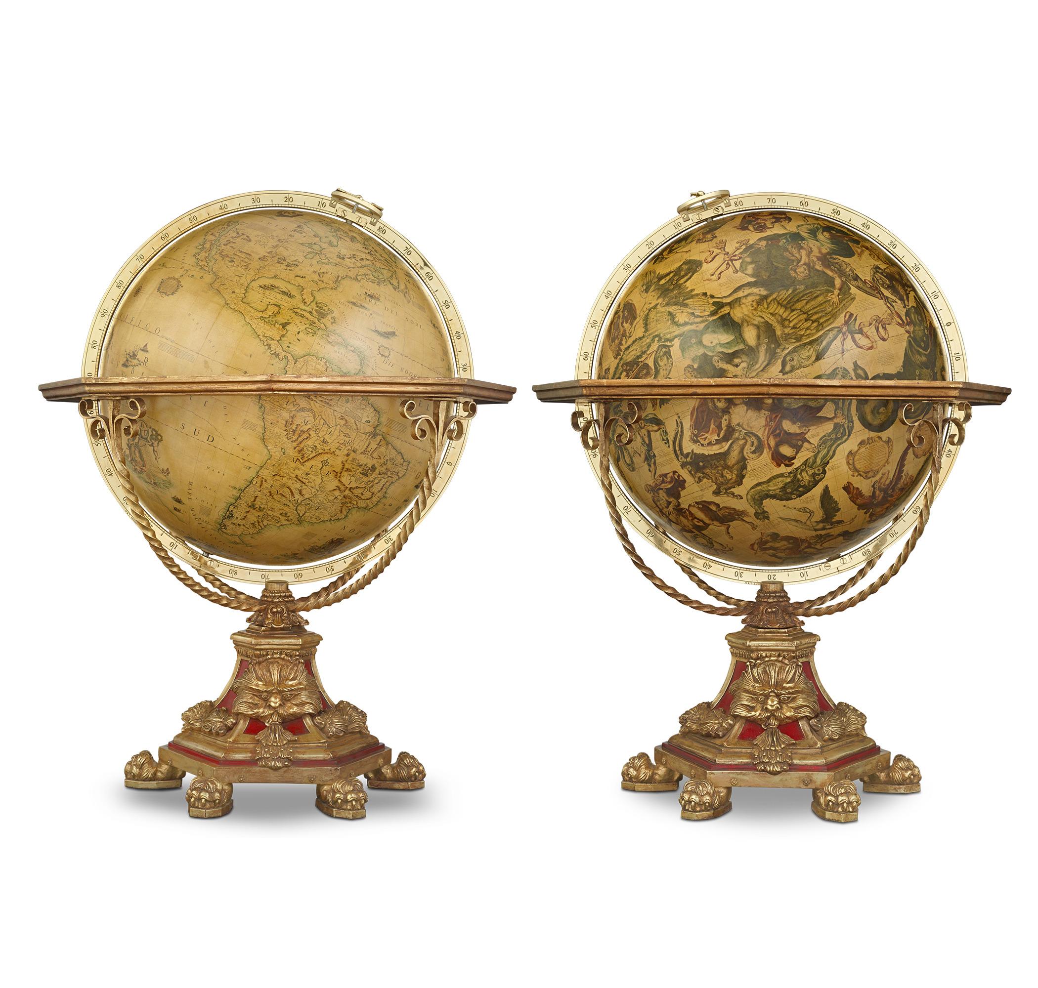Pareja de Globos Terrestre y Celeste
G & T Londres
siglo XX

Este extraordinario par de globos terráqueo y celeste de 32 pulgadas, elaborado por G & T London, rinde homenaje a las obras maestras de Vincenzo Coronelli, el cartógrafo más renombrado de