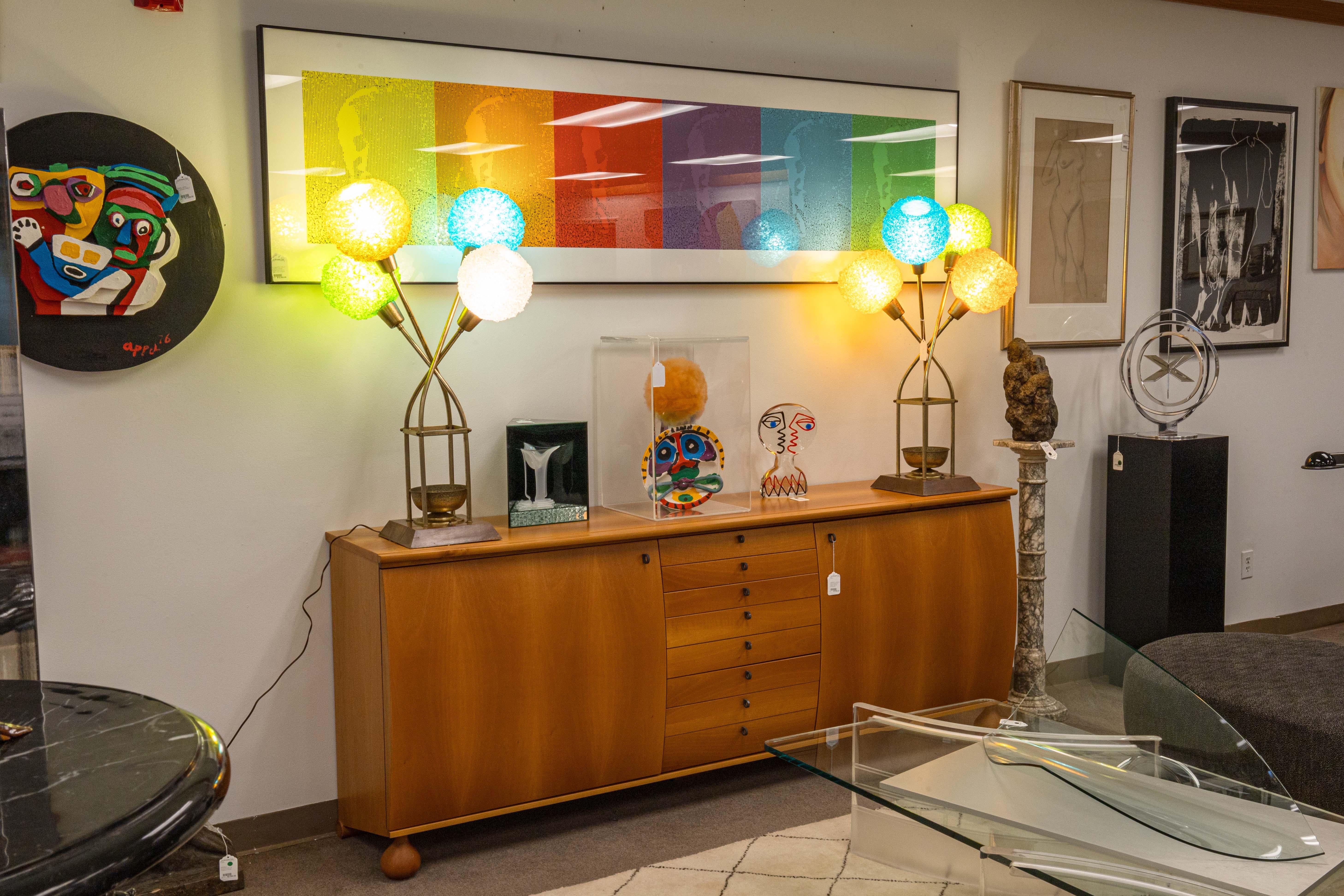 A pair of brass 4 arm spaghetti shade table lamps. This is a wonderful set of vintage retro table lamps with a super iconic lamp shade design. The mid century modern spaghetti lamp design features colorful layered acrylic spheres which have a