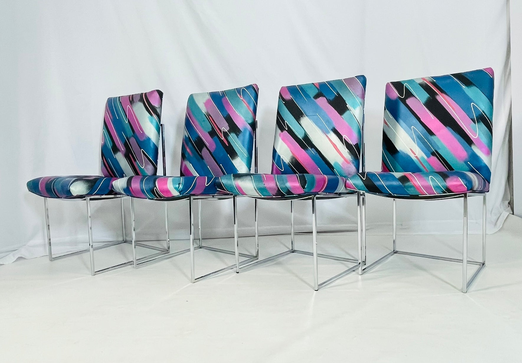 Mid-Century moderno Set di 4 sedie da pranzo cromate 