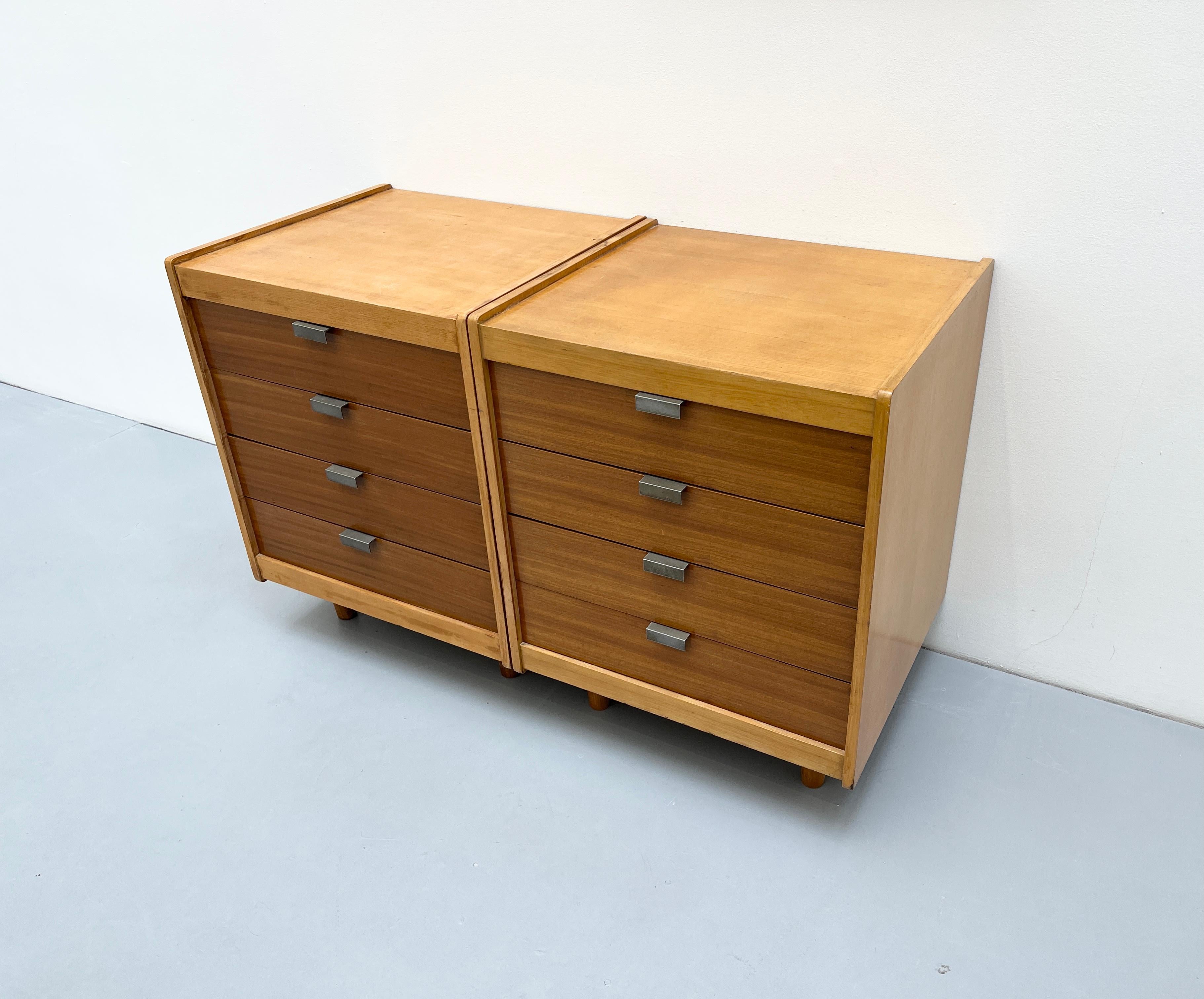 French Pair of 4 Drawer Commode in Ash by Alain Richard, Charron Groupe 4, 1954 For Sale