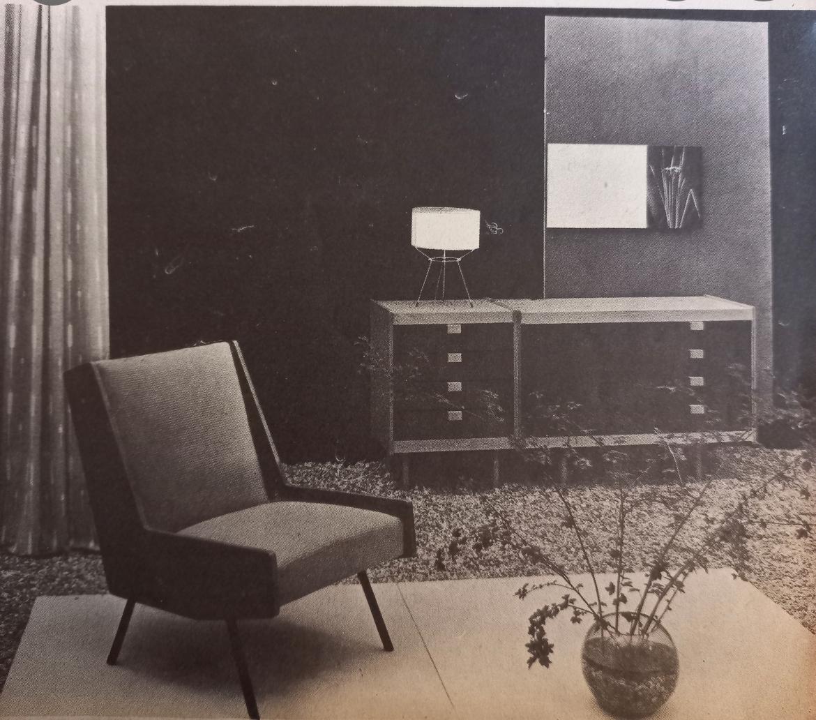Paire de commodes à 4 tiroirs en frêne d'Alain Richard, Charron Groupe 4, 1954 en vente 1