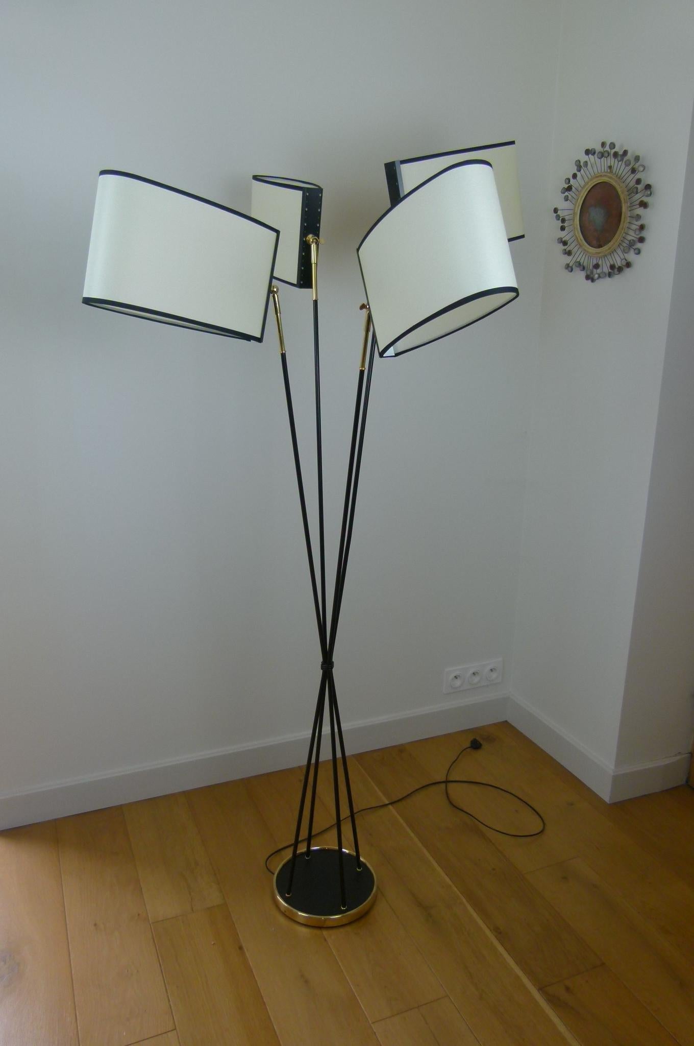 Pair of 4-shade floor lamps, Lunel House, circa 1950 In Excellent Condition For Sale In Saint-Ouen, FR