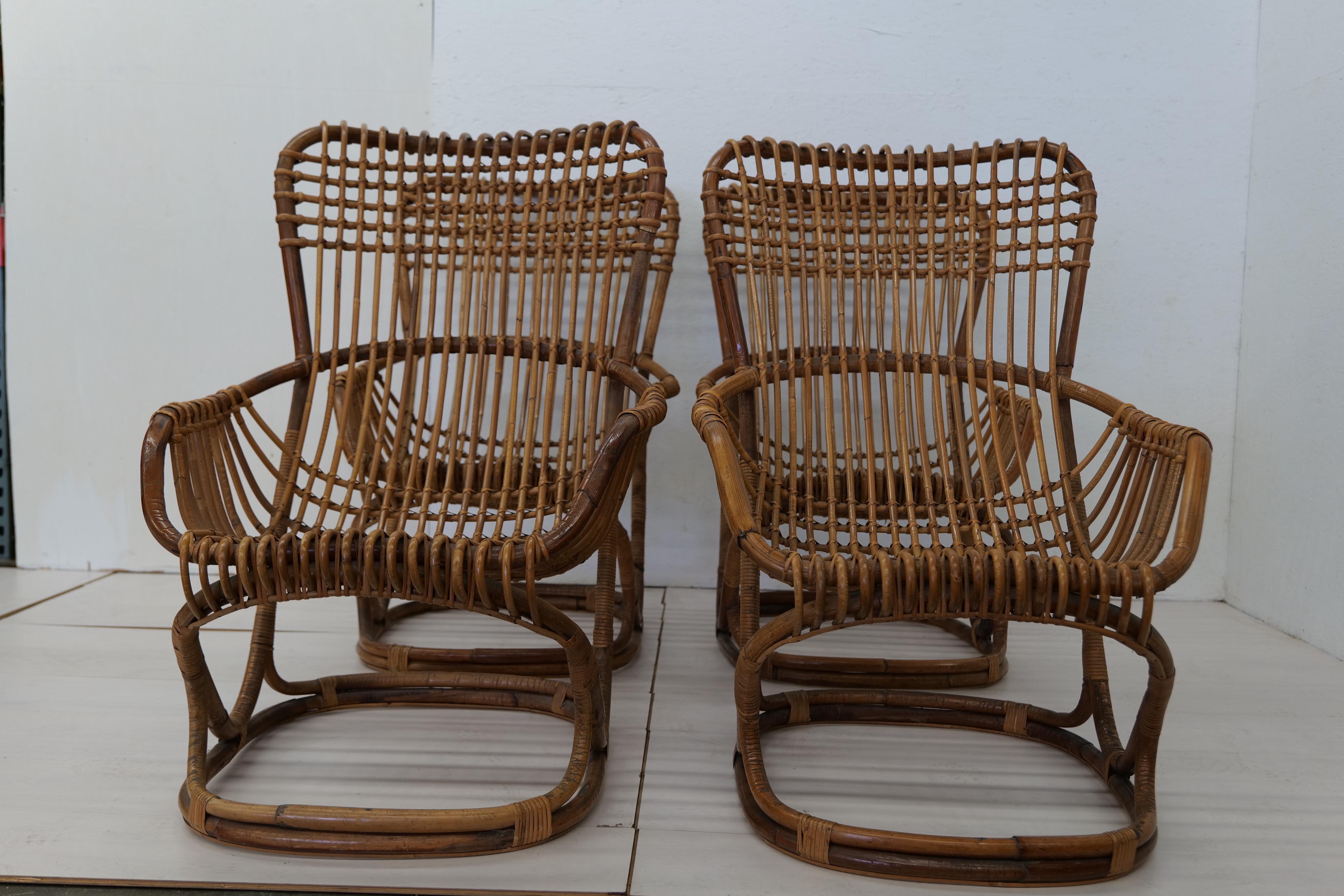 Found in Italy, this rattan armchairs was designed by Tito Agnoli in 1950. Curvy and comfortable, this single chair can be used with or without a cushion. 

