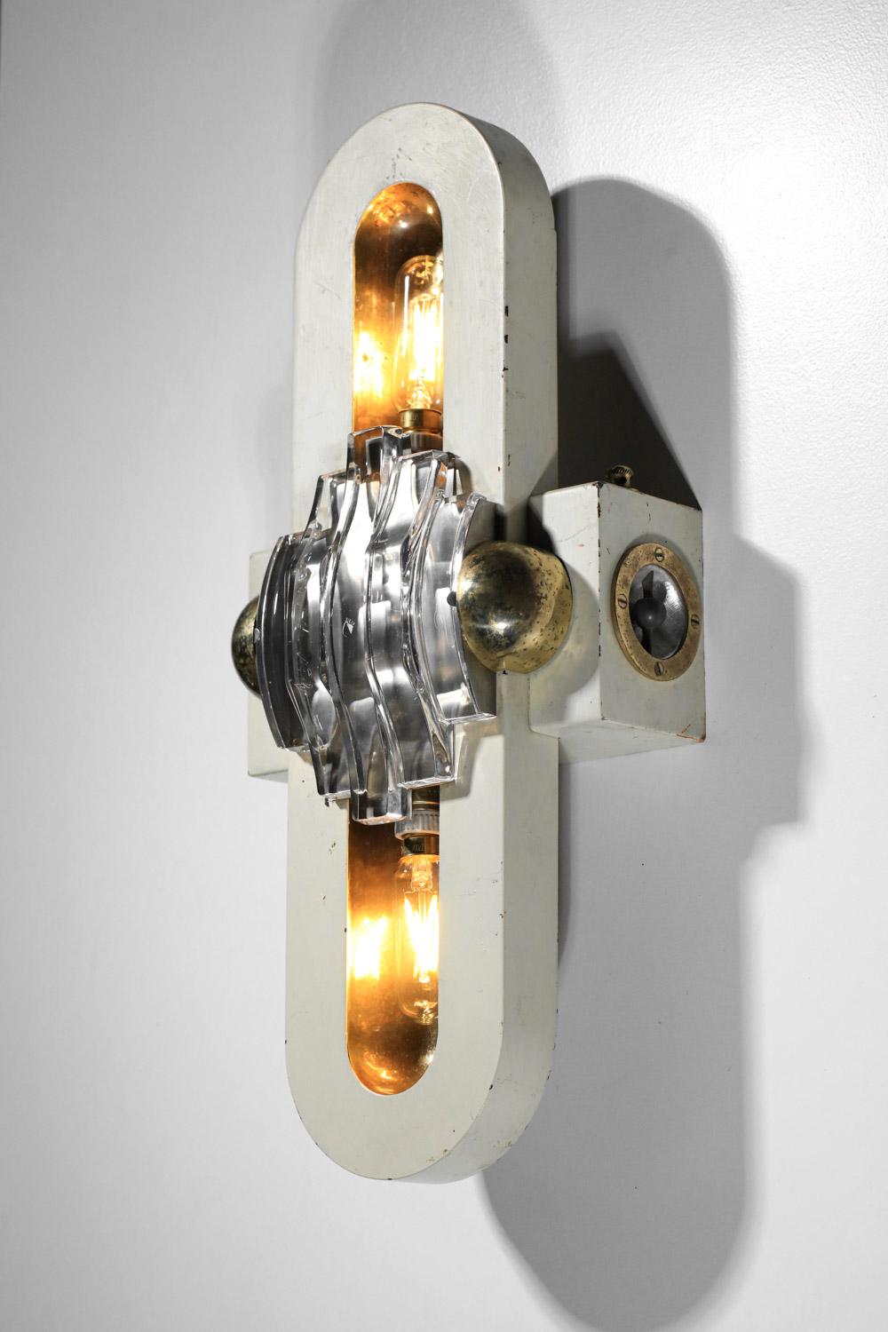 Pair of 40s/50s Italian brass and lacquered metal night lights For Sale 4
