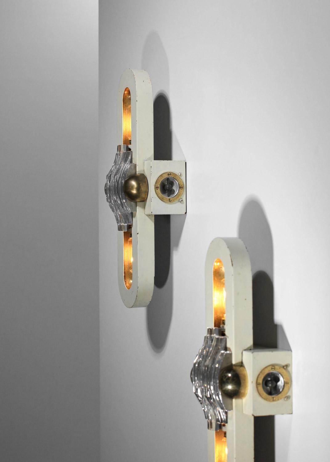 Pair of 40s/50s Italian brass and lacquered metal night lights In Fair Condition For Sale In Ternay, Auvergne-Rhône-Alpes