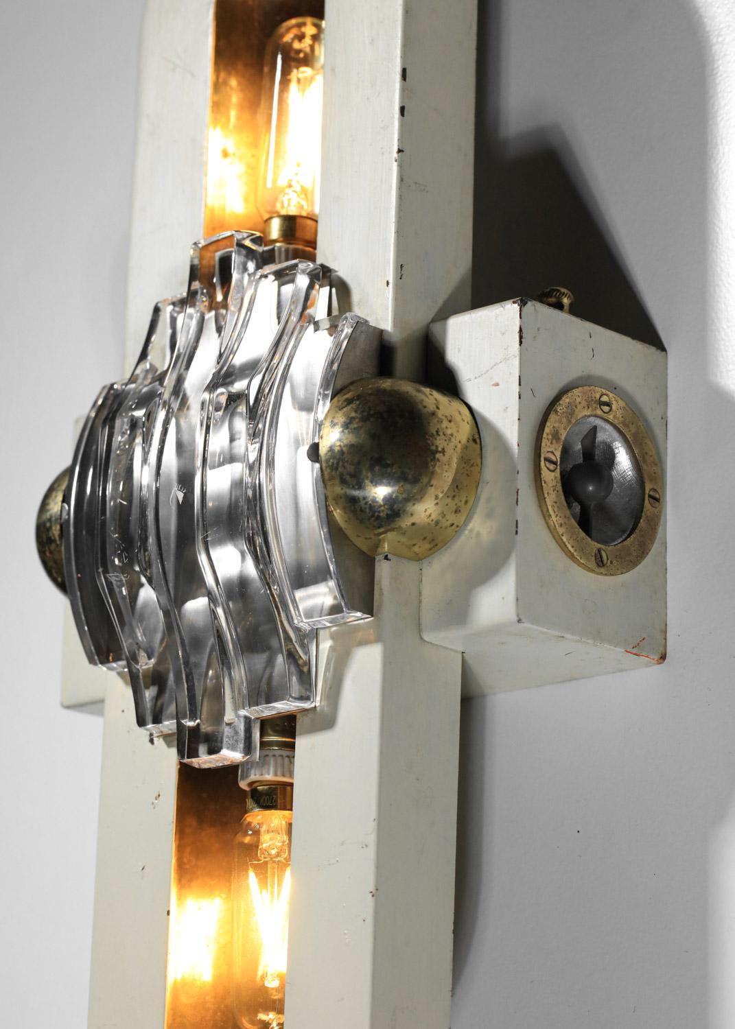 Pair of 40s/50s Italian brass and lacquered metal night lights For Sale 2