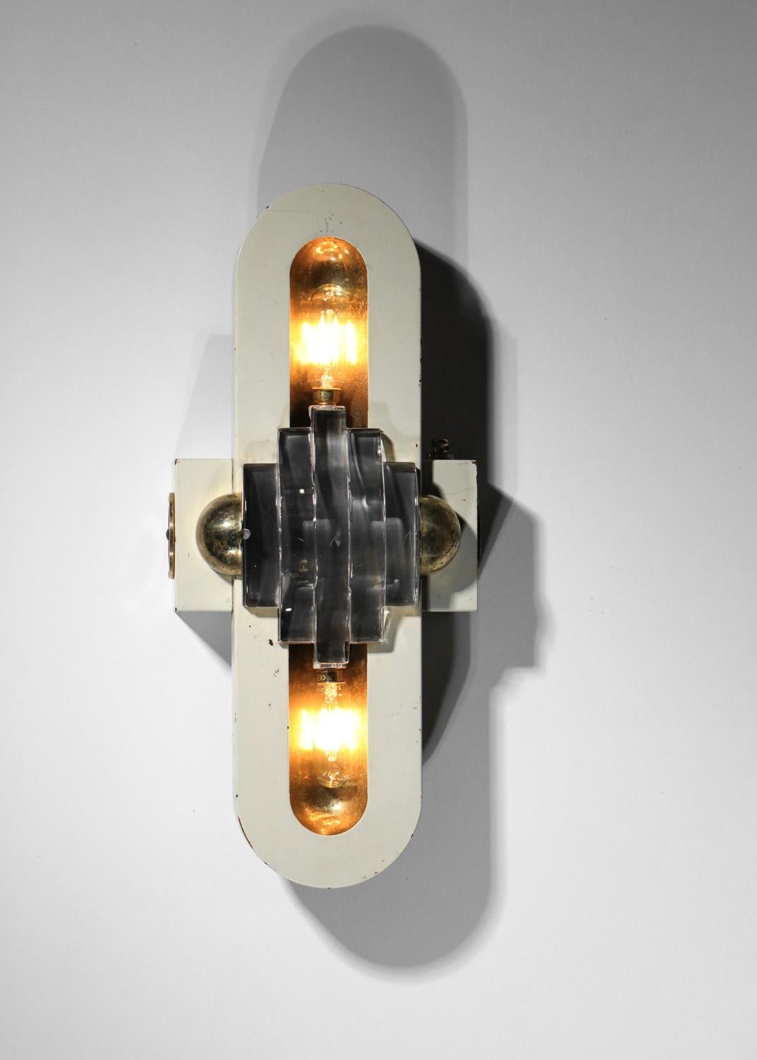 Pair of 40s/50s Italian brass and lacquered metal night lights For Sale 3