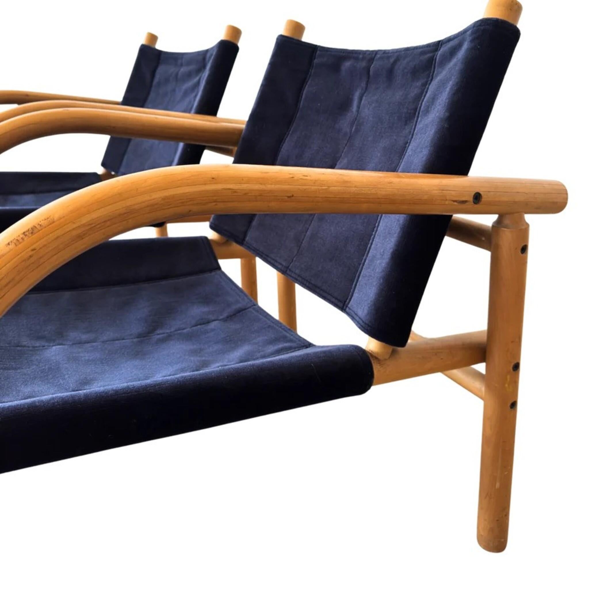 Scandinave moderne Paire de chaises Safari '411' en velours bleu par Ben af Schultén pour Artek, Finlande en vente