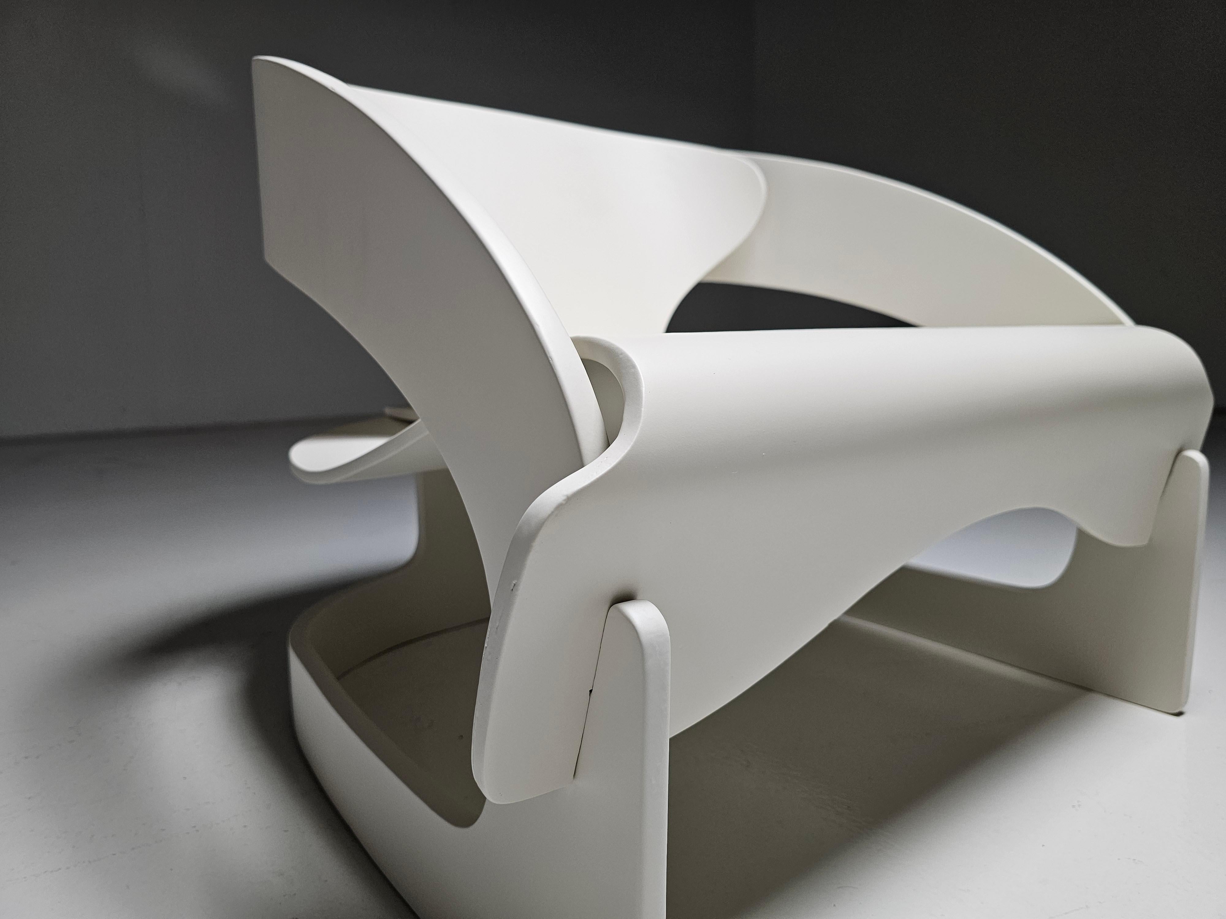 Pair of '4801' cream colored lounge chairs by Joe Colombo for Kartell, 1960s For Sale 3