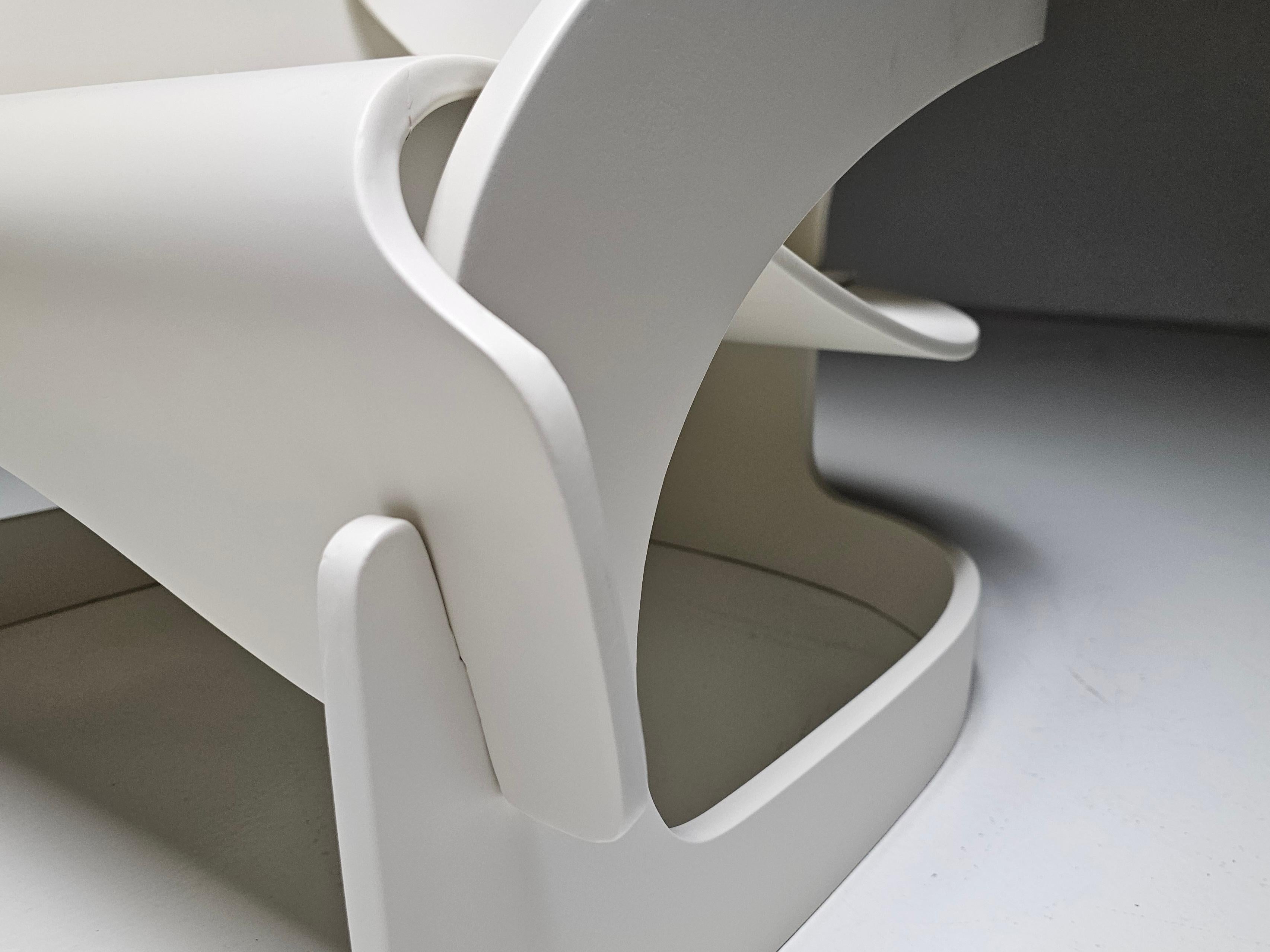 Pair of '4801' cream colored lounge chairs by Joe Colombo for Kartell, 1960s For Sale 6
