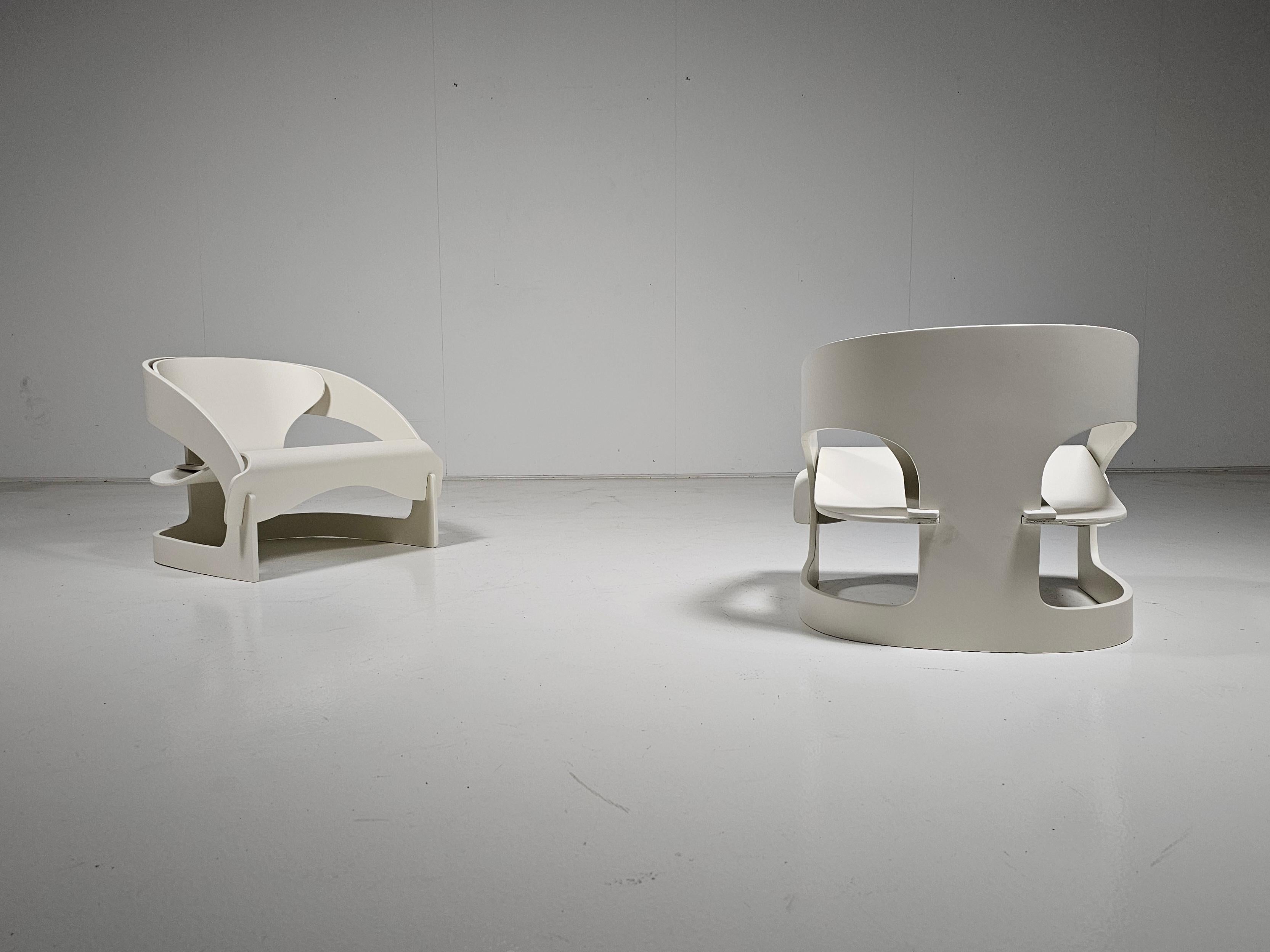 Pair of '4801' cream colored lounge chairs by Joe Colombo for Kartell, 1960s In Good Condition For Sale In amstelveen, NL