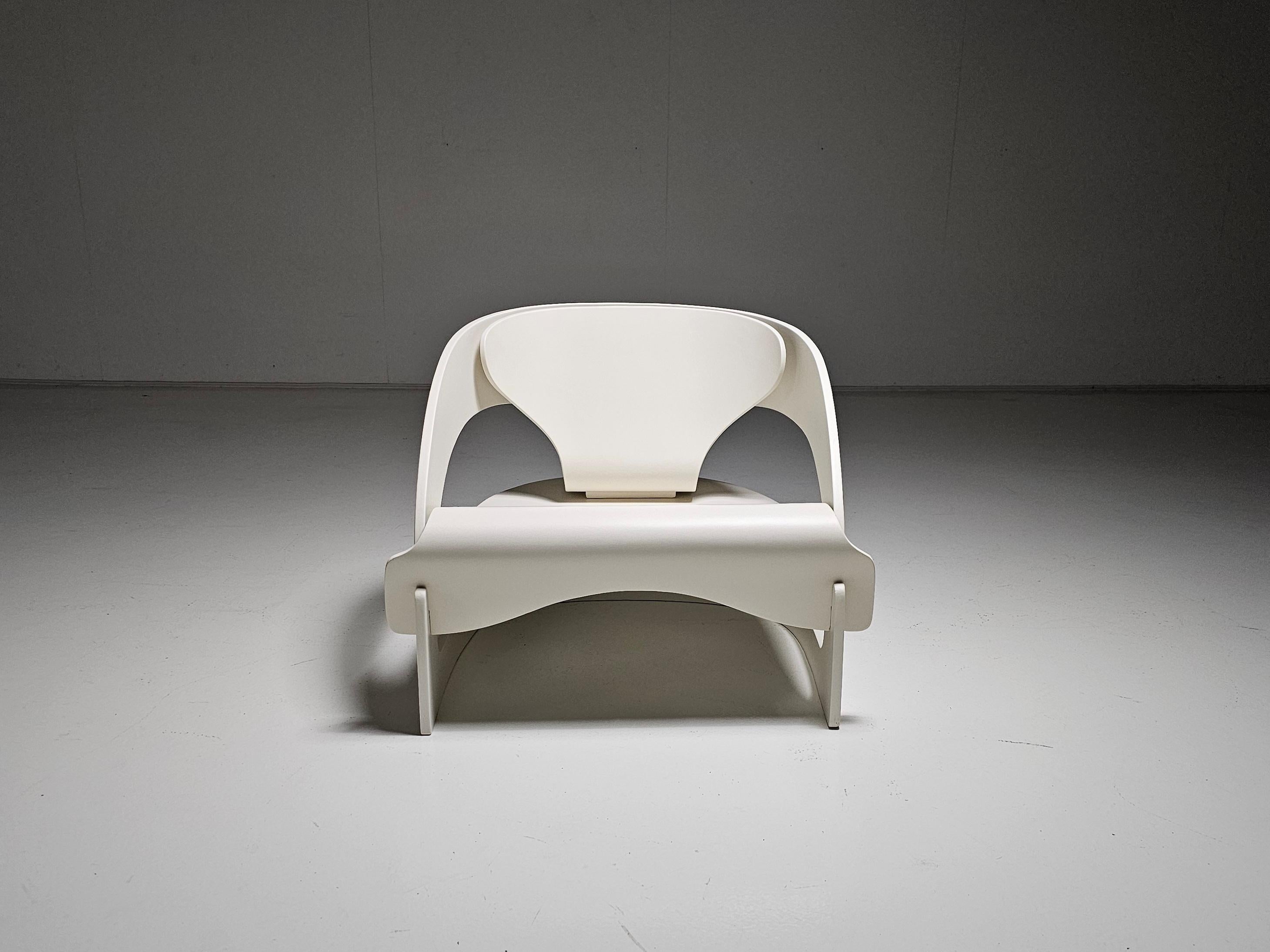 Mid-20th Century Pair of '4801' cream colored lounge chairs by Joe Colombo for Kartell, 1960s For Sale