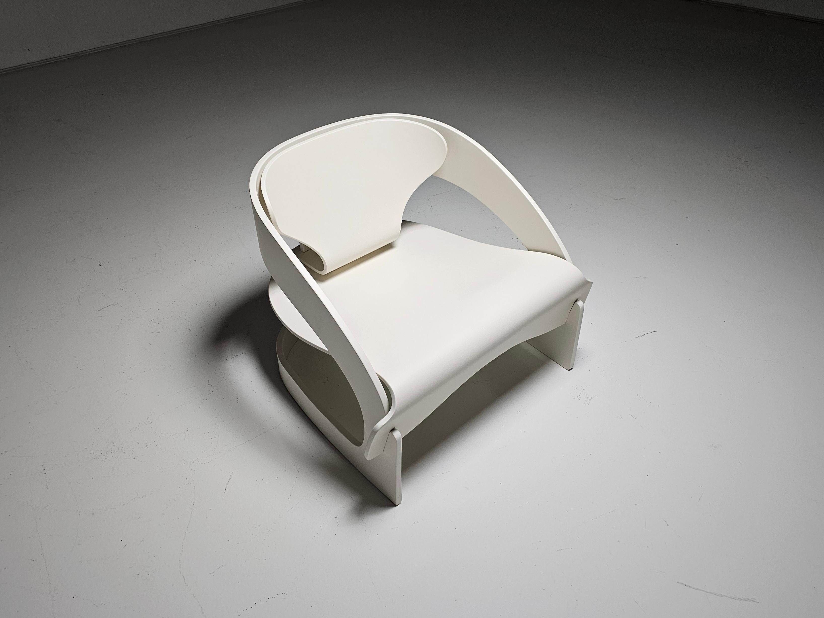 Pair of '4801' cream colored lounge chairs by Joe Colombo for Kartell, 1960s For Sale 1