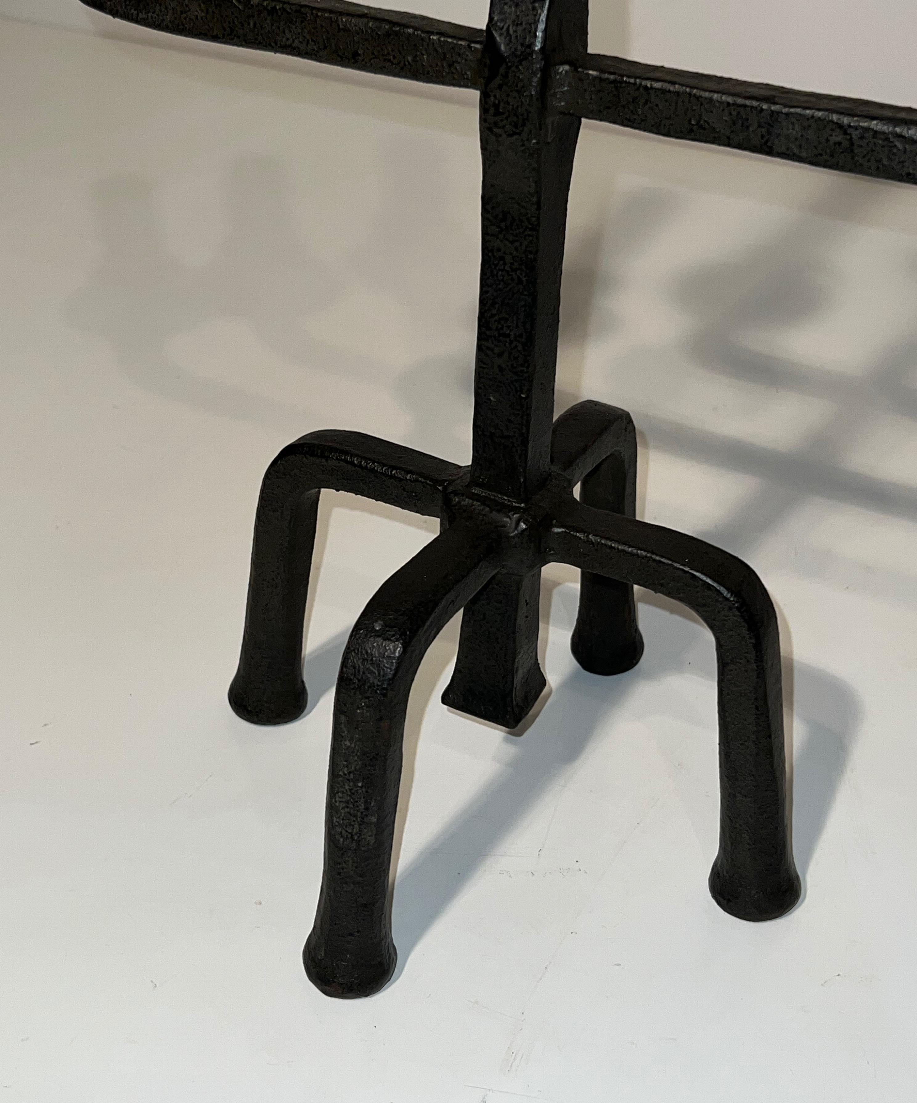 Coppia di candelabri in ferro battuto a 5 bracci in vendita 4