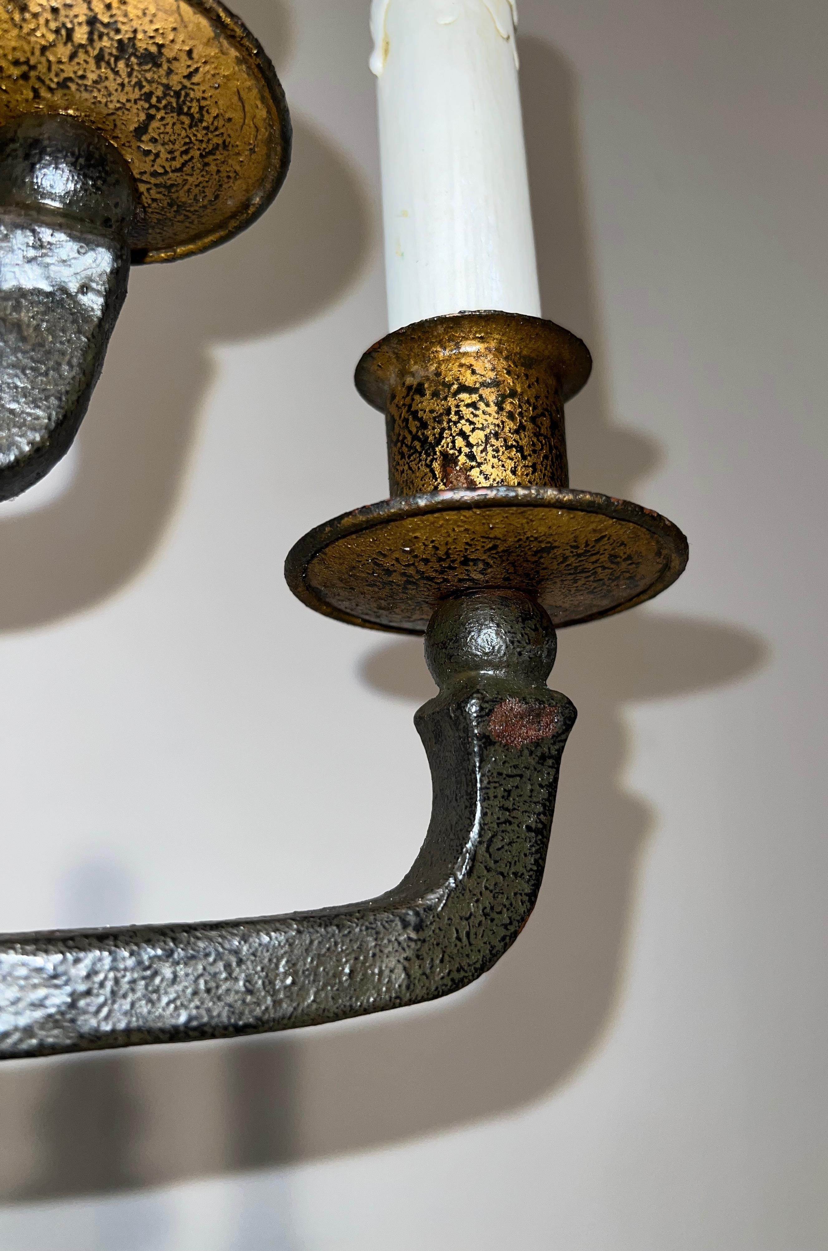 Coppia di candelabri in ferro battuto a 5 bracci in vendita 9