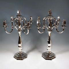 Coppia di candelabri a 5 fiamme in argento Art Deco di Wilhelm Binder Germania 1930 ca.