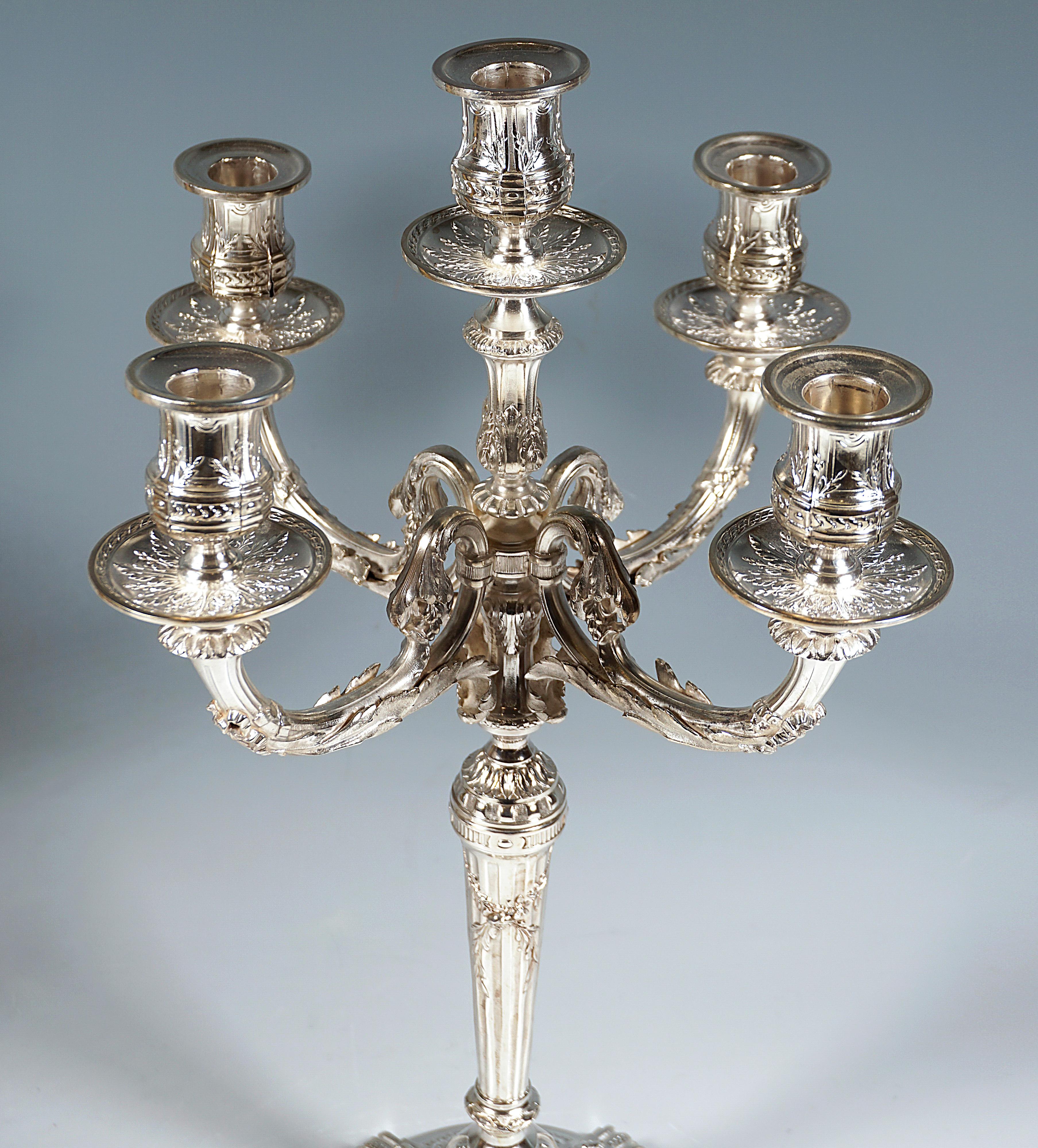 Fatto a mano Coppia di candelabri d'argento Art Nouveau a 5 fiamme, Tétard Frères Paris France c1910 in vendita