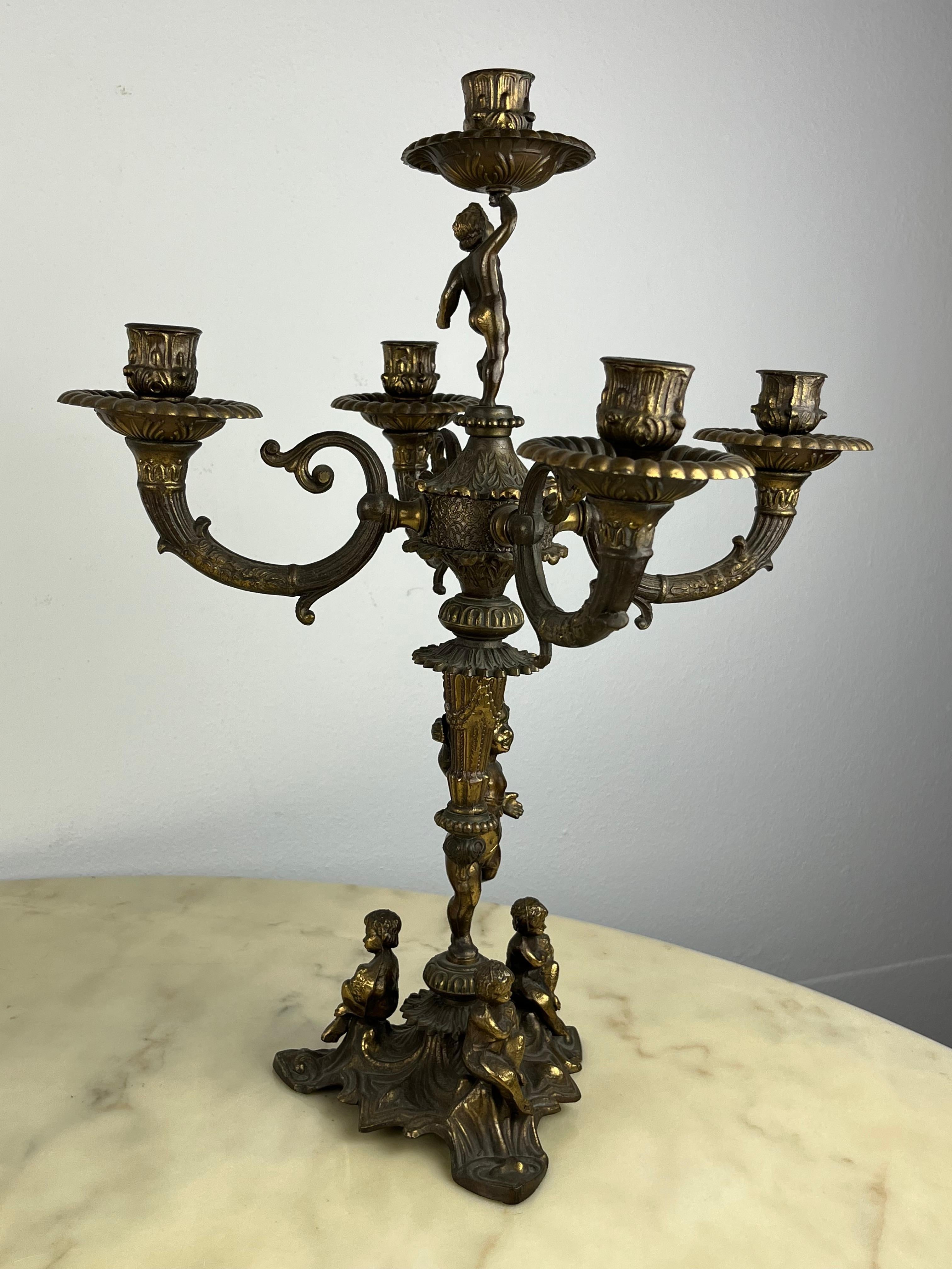 Coppia di candelabri a 5 fiamme in bronzo, Italia, anni '60 In condizioni buone in vendita a Palermo, IT