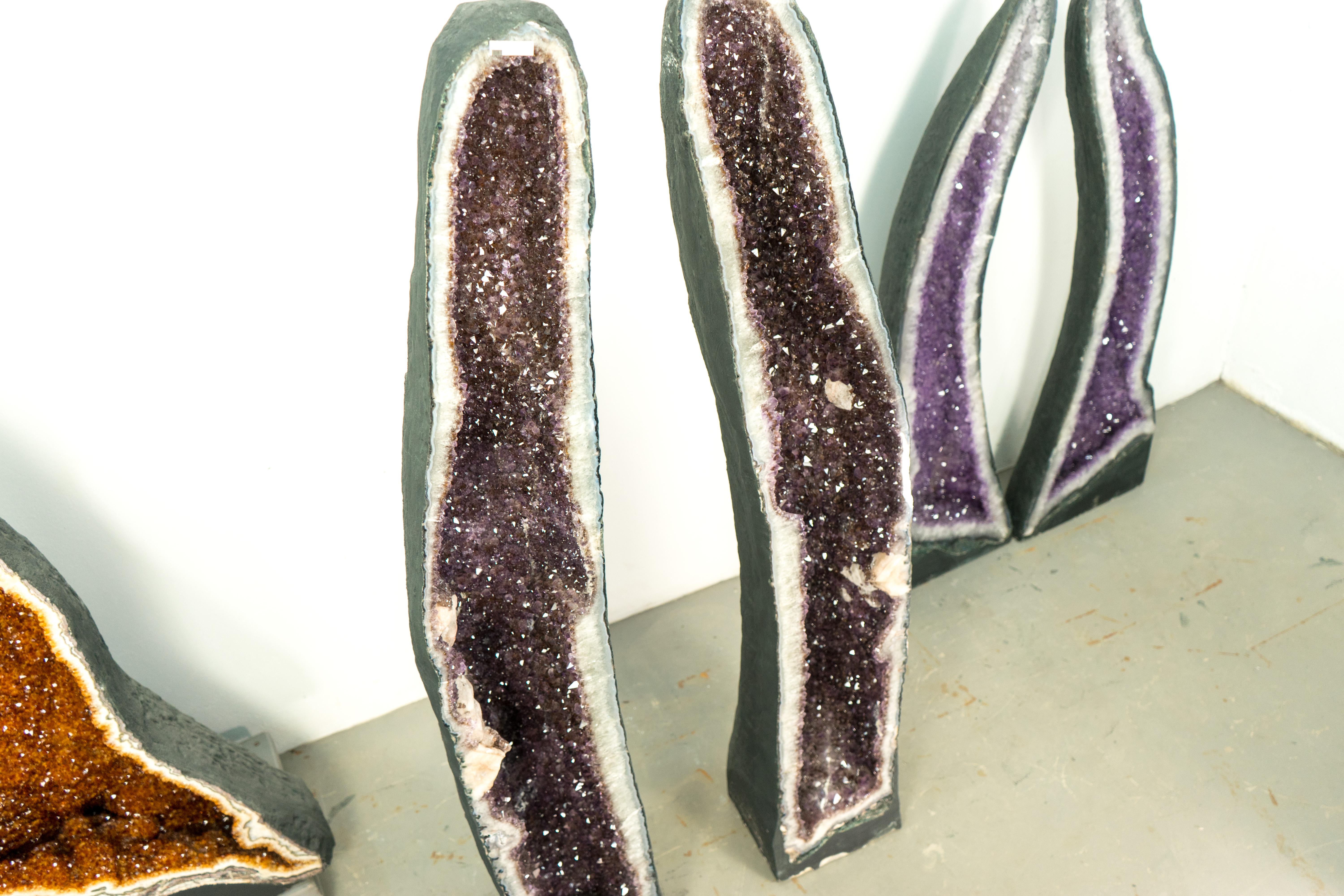 Coppia di grandi cattedrali di geodi di ametista alte 5 piedi con ametista lavanda scintillante in vendita 6
