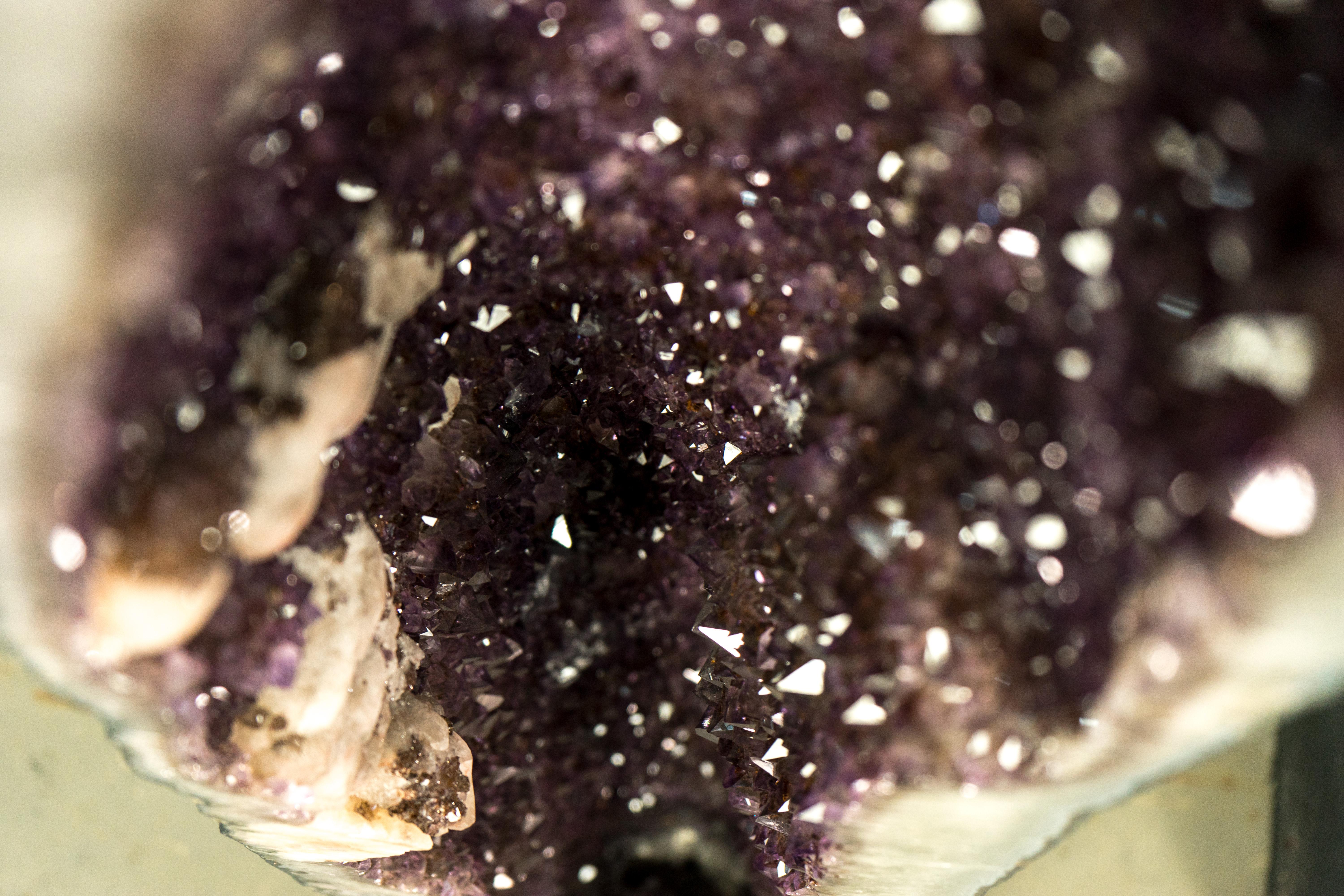 Coppia di grandi cattedrali di geodi di ametista alte 5 piedi con ametista lavanda scintillante in vendita 3