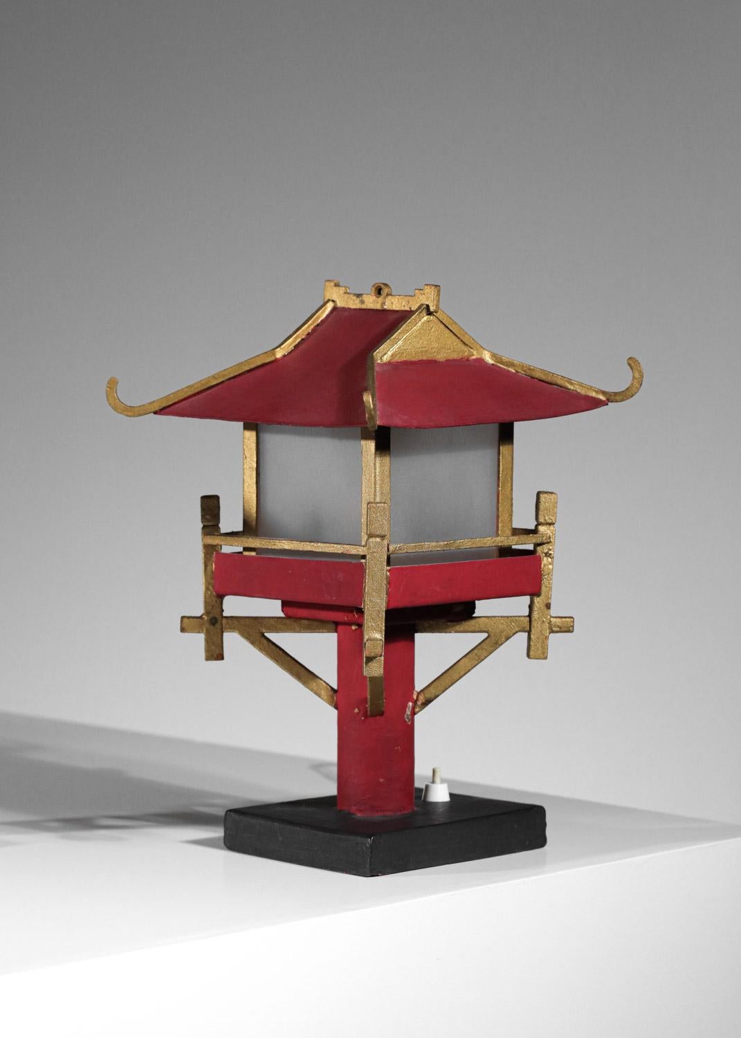 Paire de lampes des années 50 en forme de pagode chinoise fabriquée à la main en vente 5